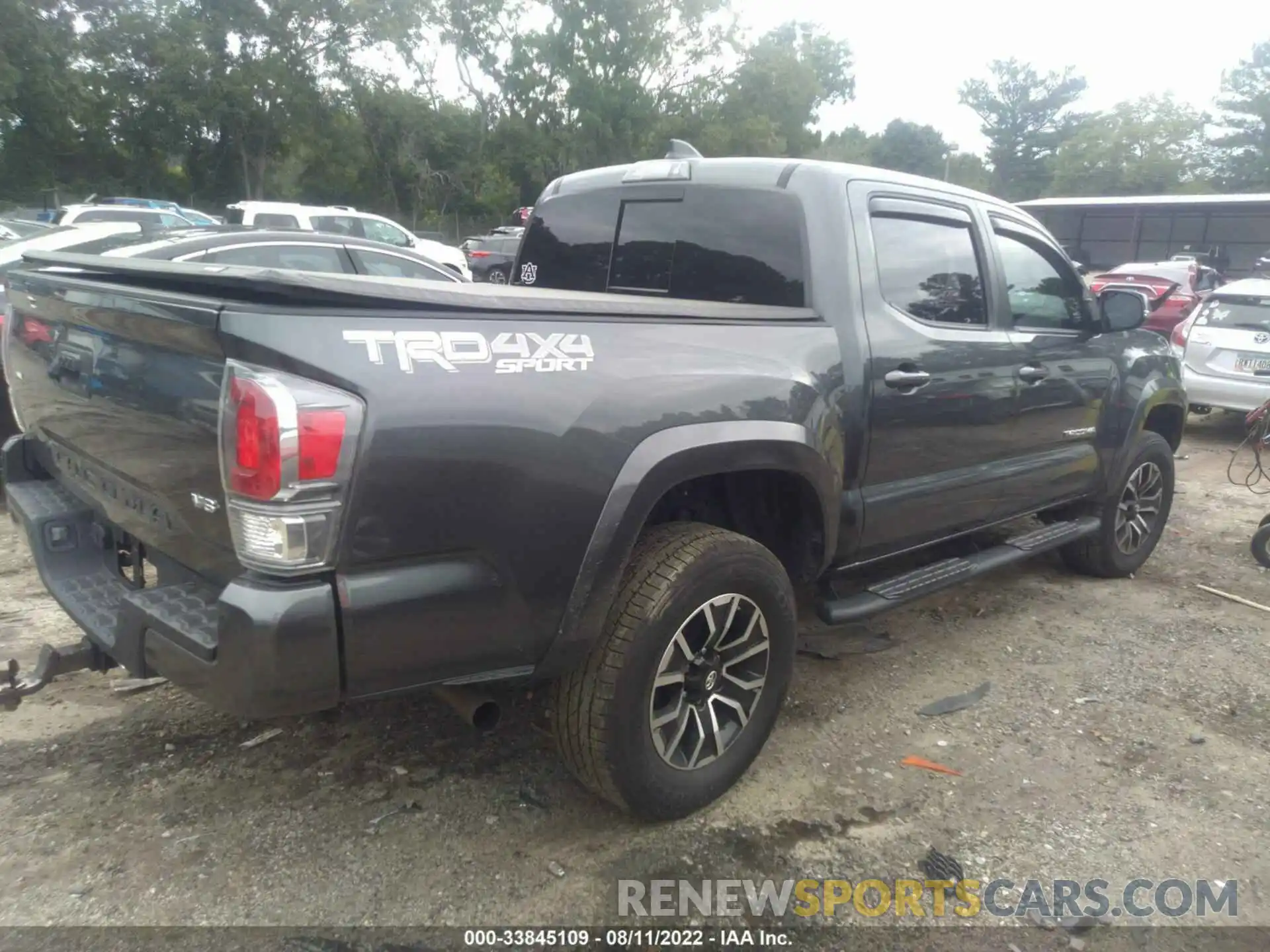 4 Фотография поврежденного автомобиля 3TMCZ5AN6LM340989 TOYOTA TACOMA 4WD 2020