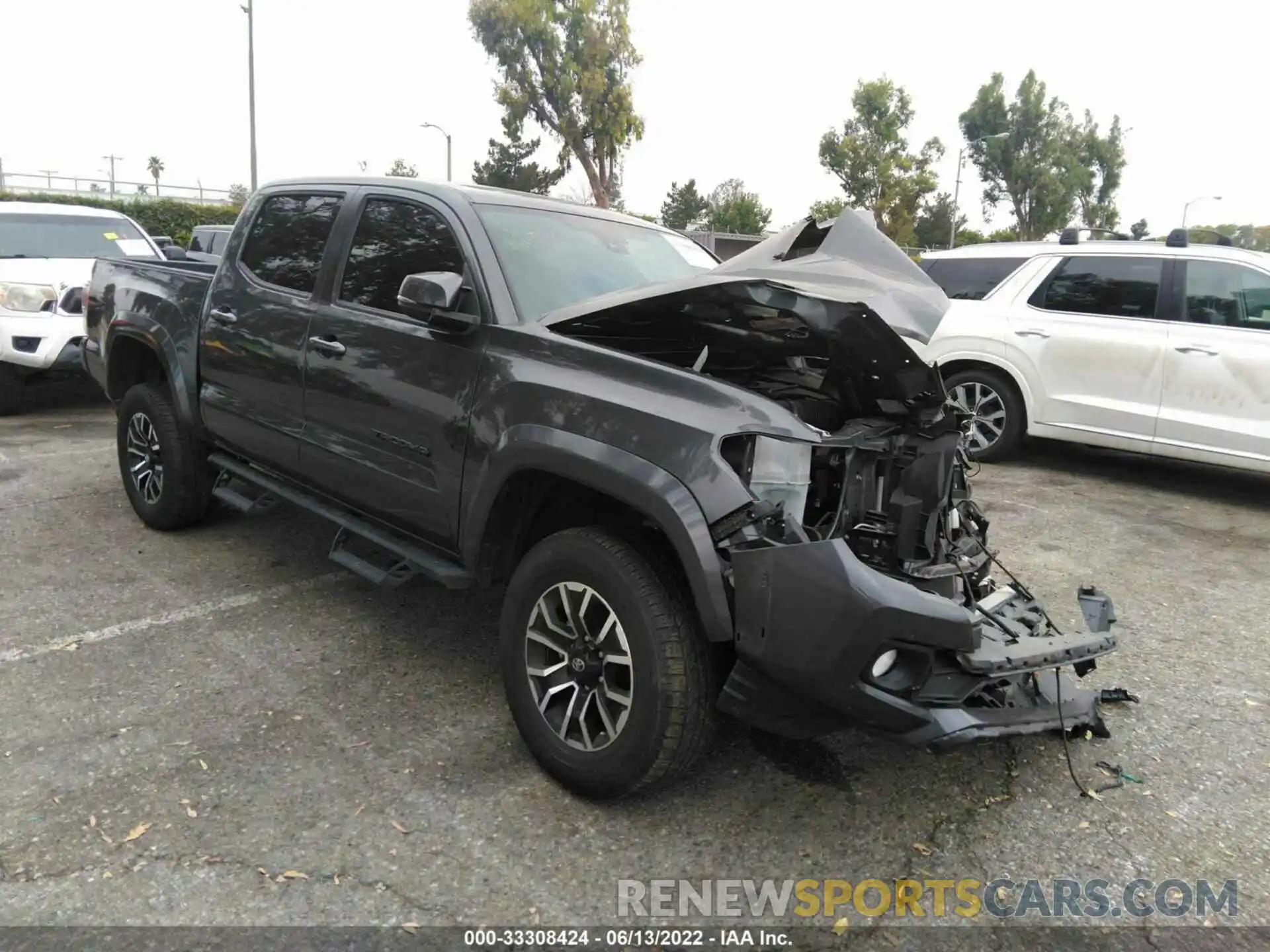 1 Photograph of a damaged car 3TMCZ5AN6LM353354 TOYOTA TACOMA 4WD 2020