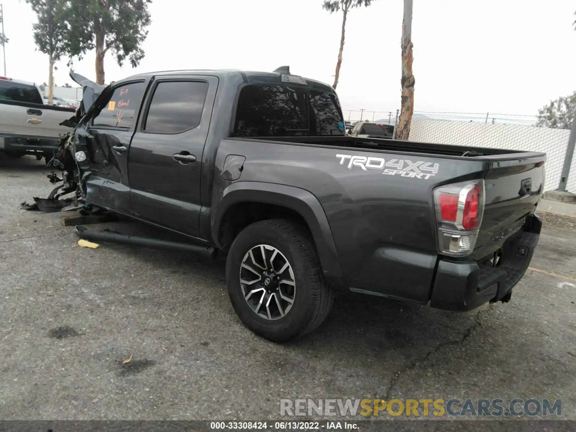 3 Photograph of a damaged car 3TMCZ5AN6LM353354 TOYOTA TACOMA 4WD 2020