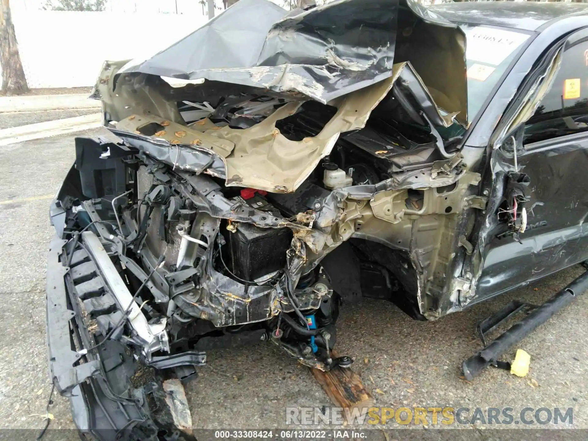 6 Photograph of a damaged car 3TMCZ5AN6LM353354 TOYOTA TACOMA 4WD 2020