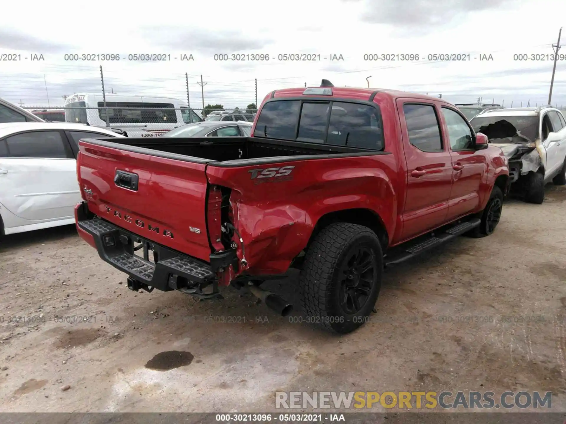 4 Photograph of a damaged car 3TMCZ5AN6LM358733 TOYOTA TACOMA 4WD 2020