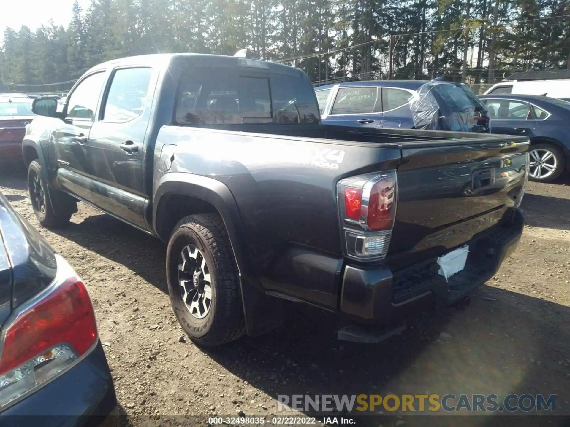 3 Photograph of a damaged car 3TMCZ5AN6LM359607 TOYOTA TACOMA 4WD 2020