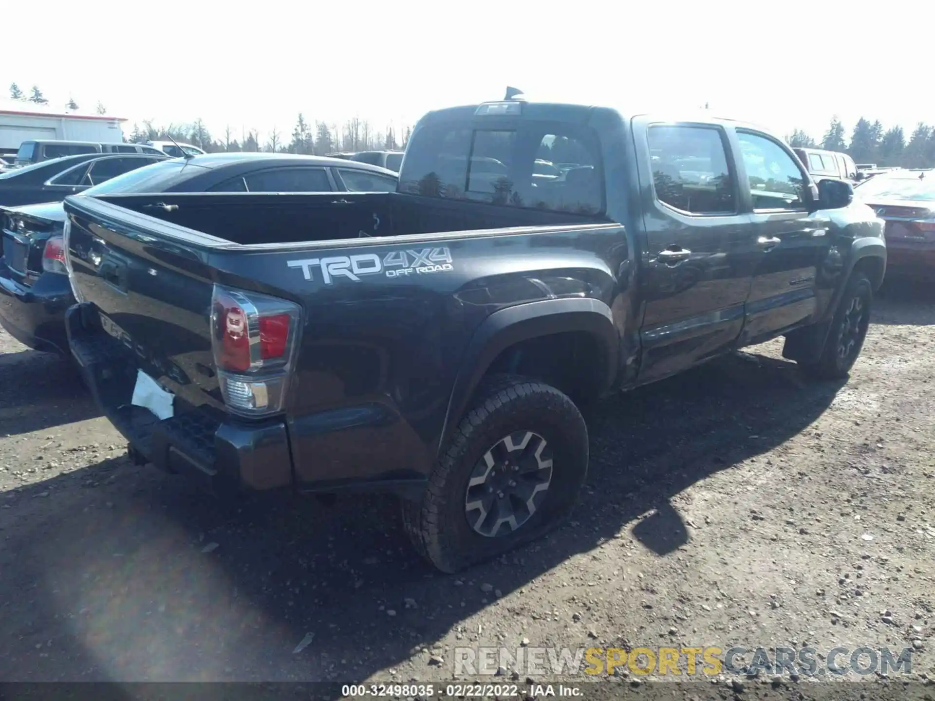 4 Photograph of a damaged car 3TMCZ5AN6LM359607 TOYOTA TACOMA 4WD 2020