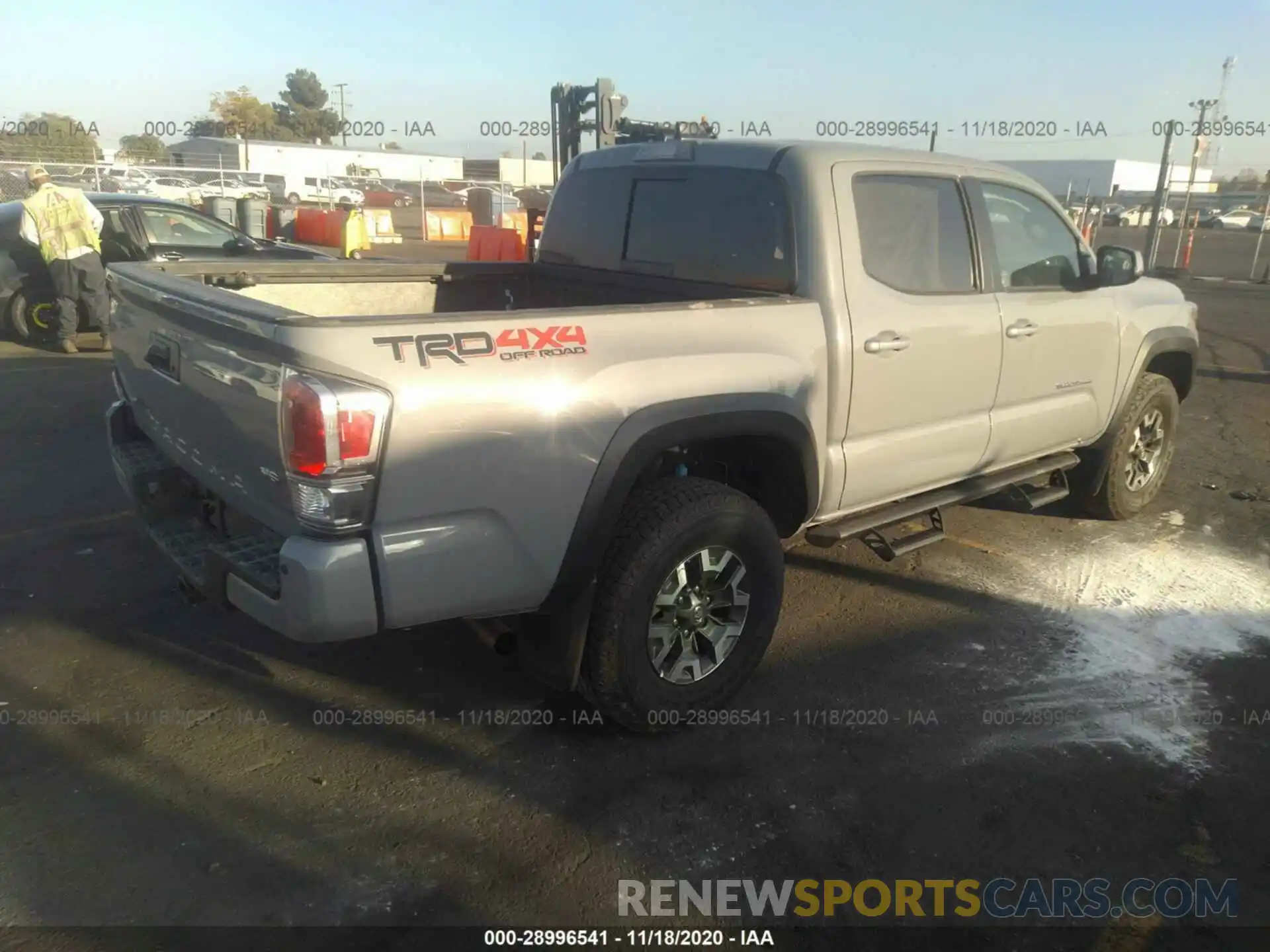 4 Photograph of a damaged car 3TMCZ5AN6LM362393 TOYOTA TACOMA 4WD 2020