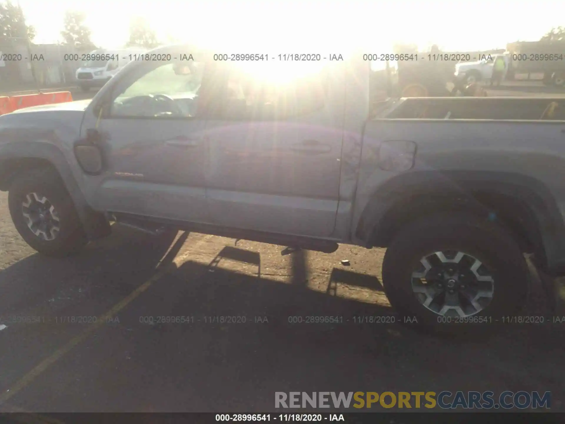 6 Photograph of a damaged car 3TMCZ5AN6LM362393 TOYOTA TACOMA 4WD 2020