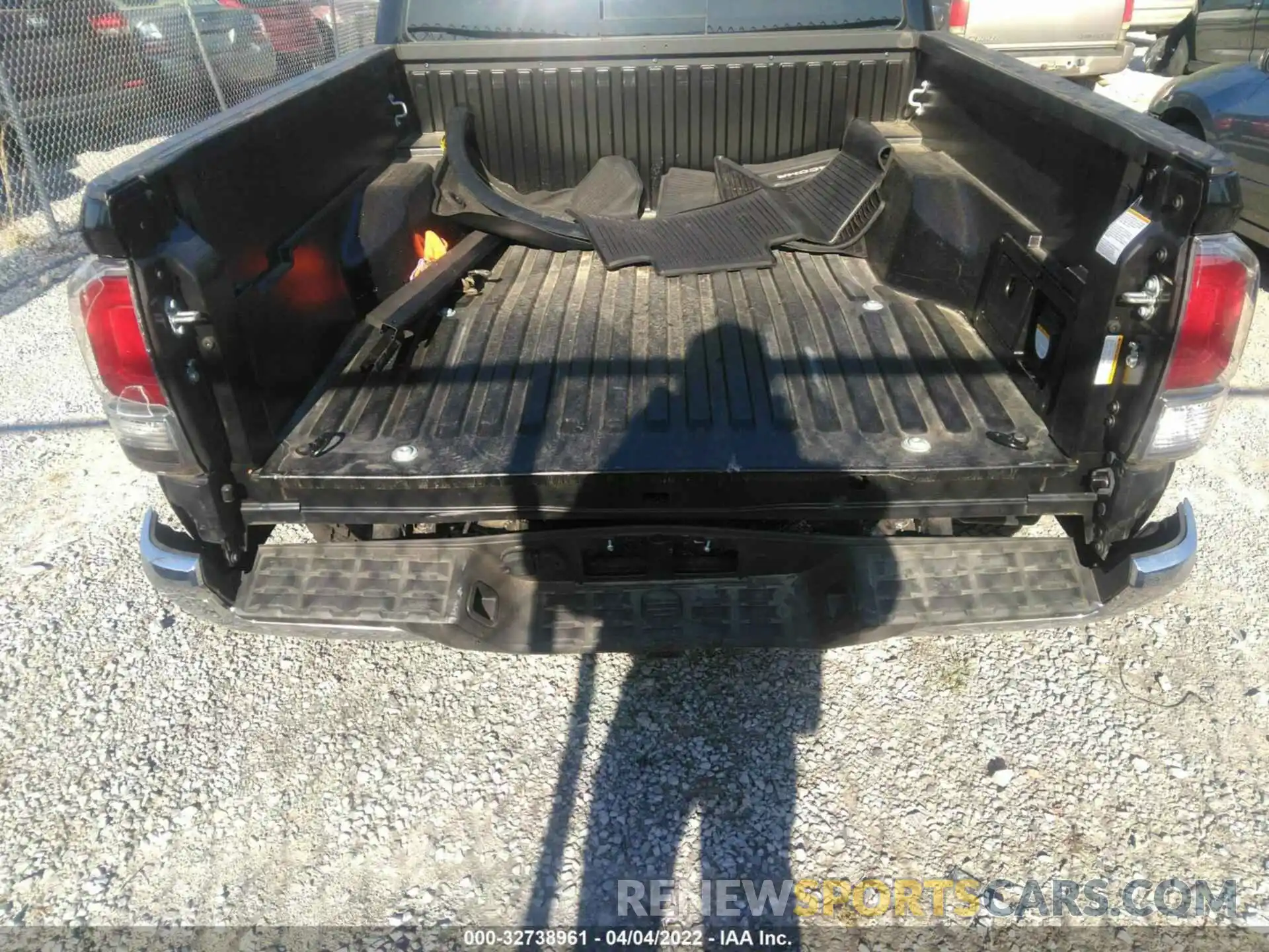 6 Photograph of a damaged car 3TMCZ5AN6LM362832 TOYOTA TACOMA 4WD 2020