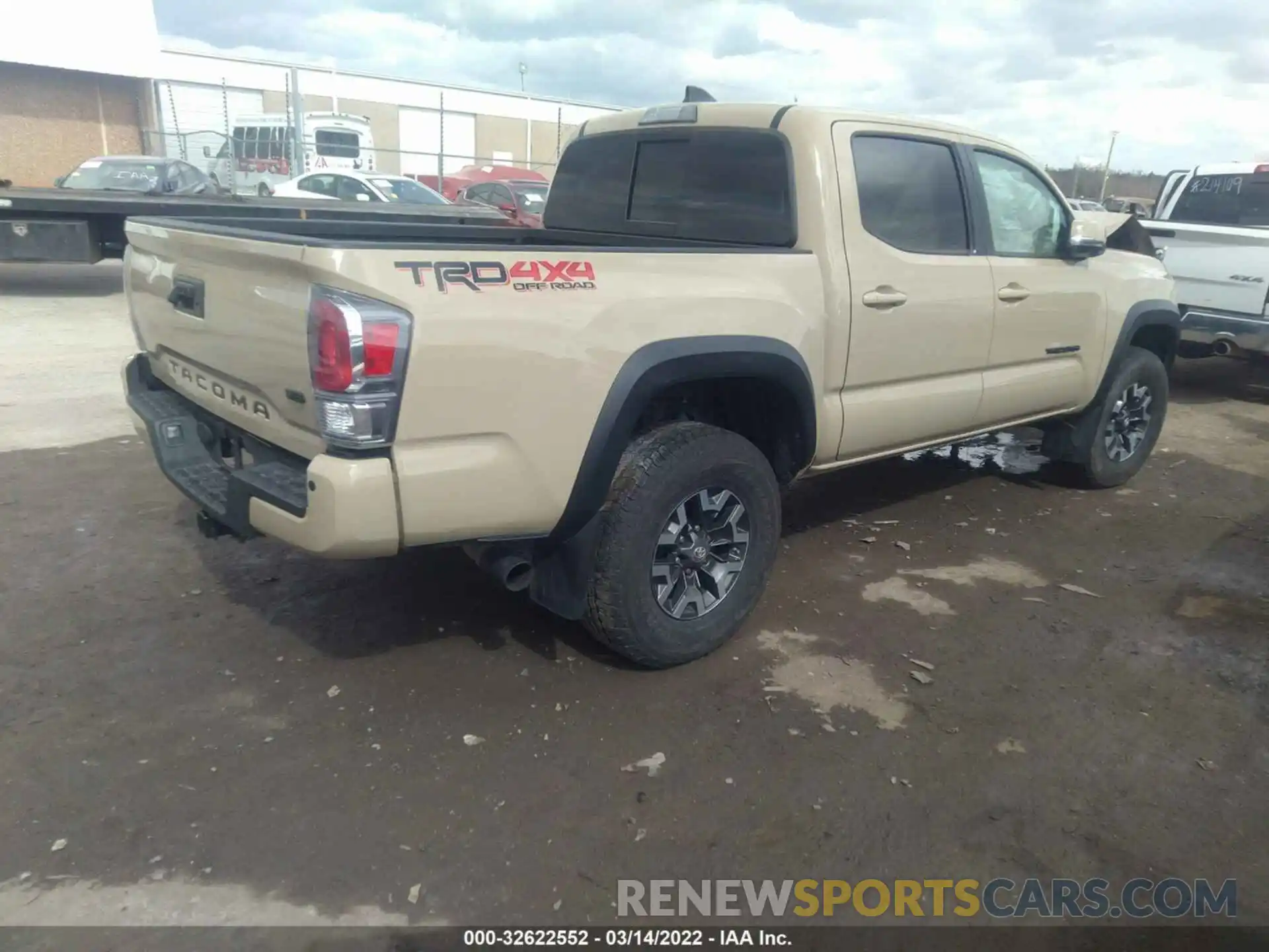 4 Фотография поврежденного автомобиля 3TMCZ5AN7LM289339 TOYOTA TACOMA 4WD 2020