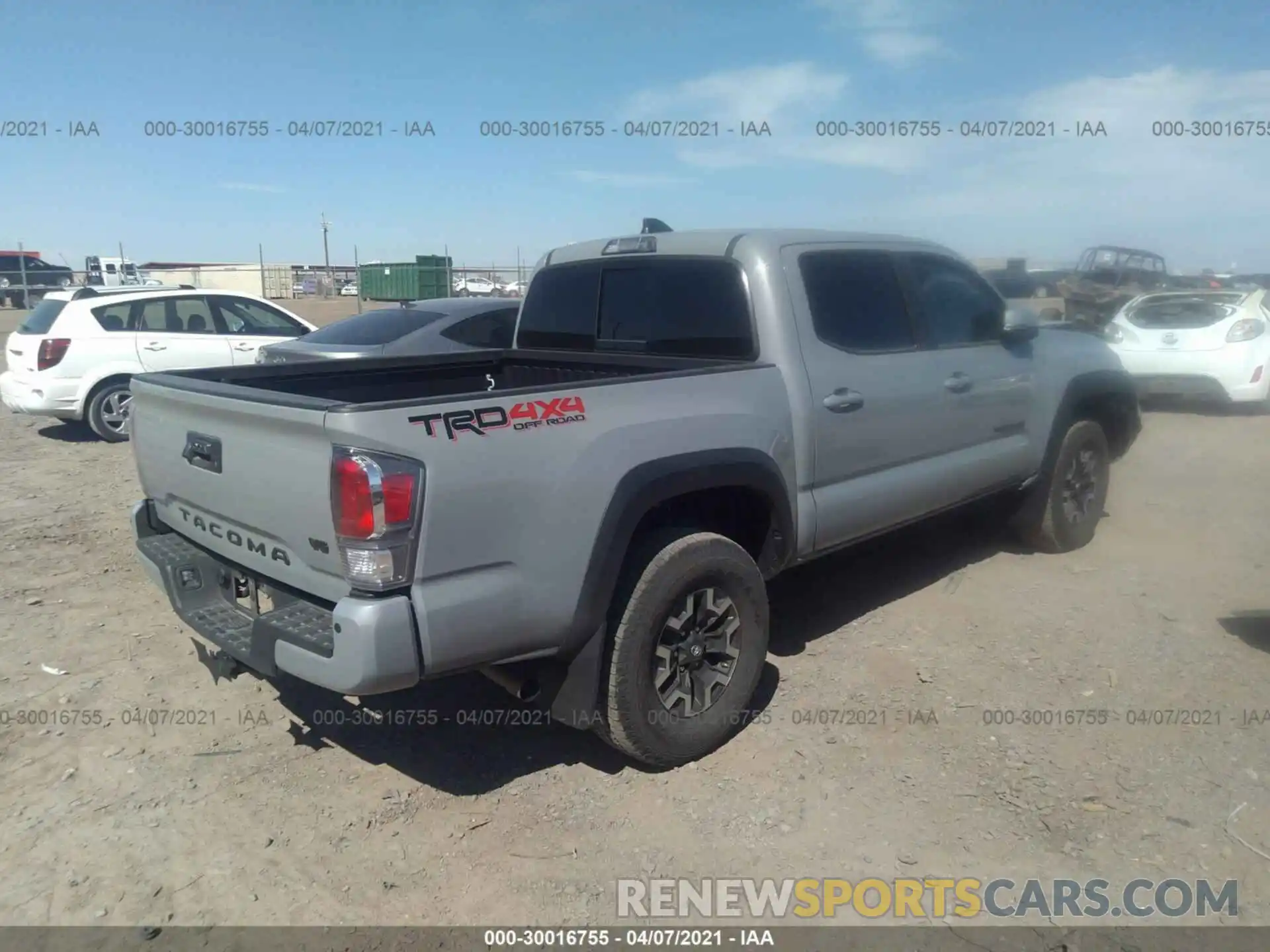 4 Фотография поврежденного автомобиля 3TMCZ5AN7LM294654 TOYOTA TACOMA 4WD 2020