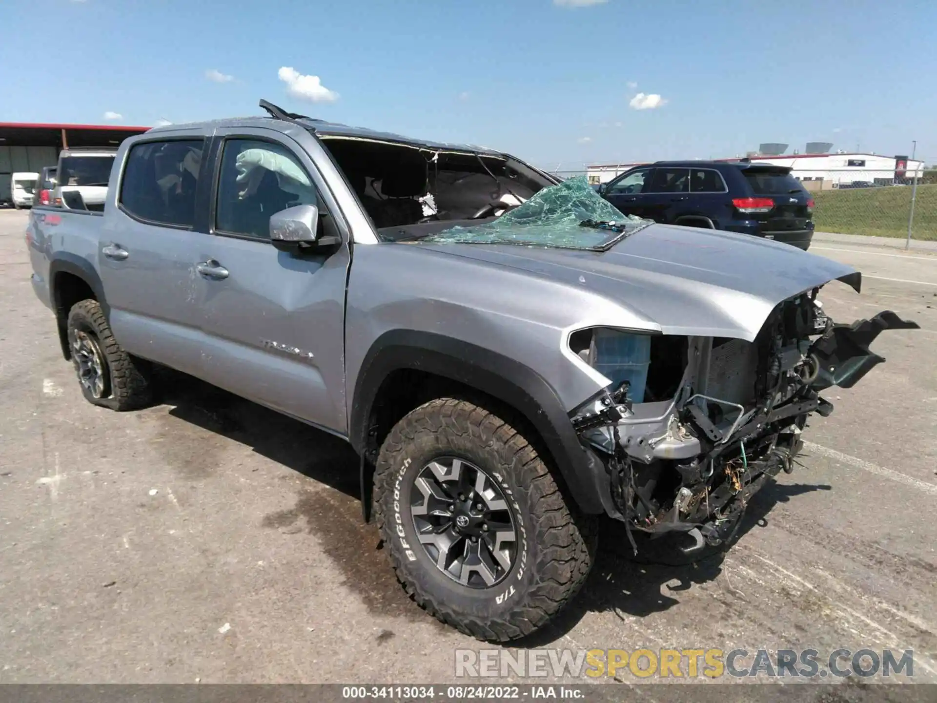 1 Photograph of a damaged car 3TMCZ5AN7LM296131 TOYOTA TACOMA 4WD 2020