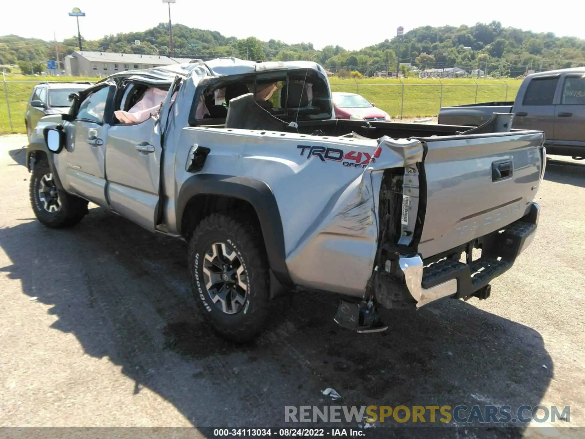 3 Photograph of a damaged car 3TMCZ5AN7LM296131 TOYOTA TACOMA 4WD 2020