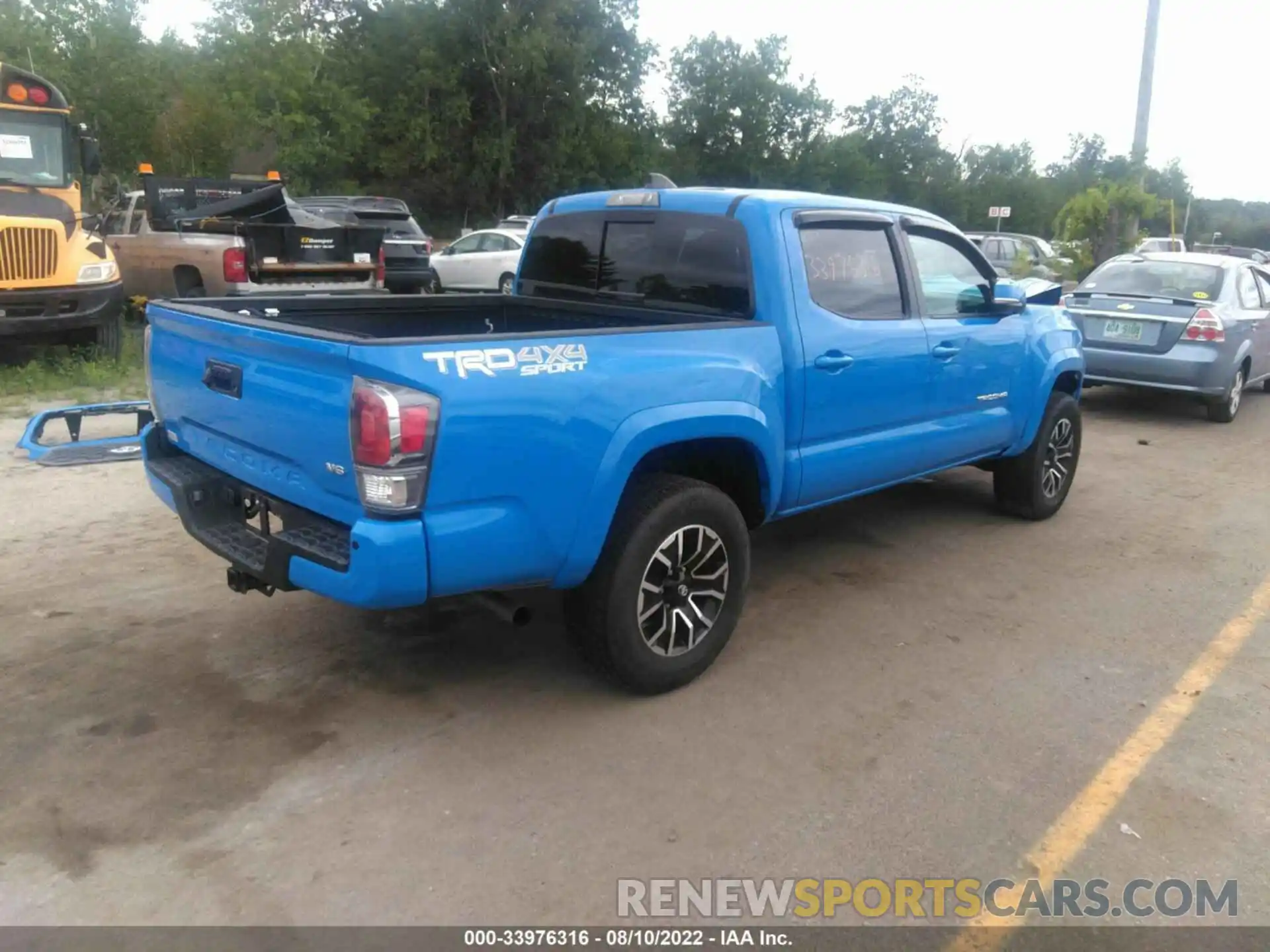 4 Фотография поврежденного автомобиля 3TMCZ5AN7LM300601 TOYOTA TACOMA 4WD 2020