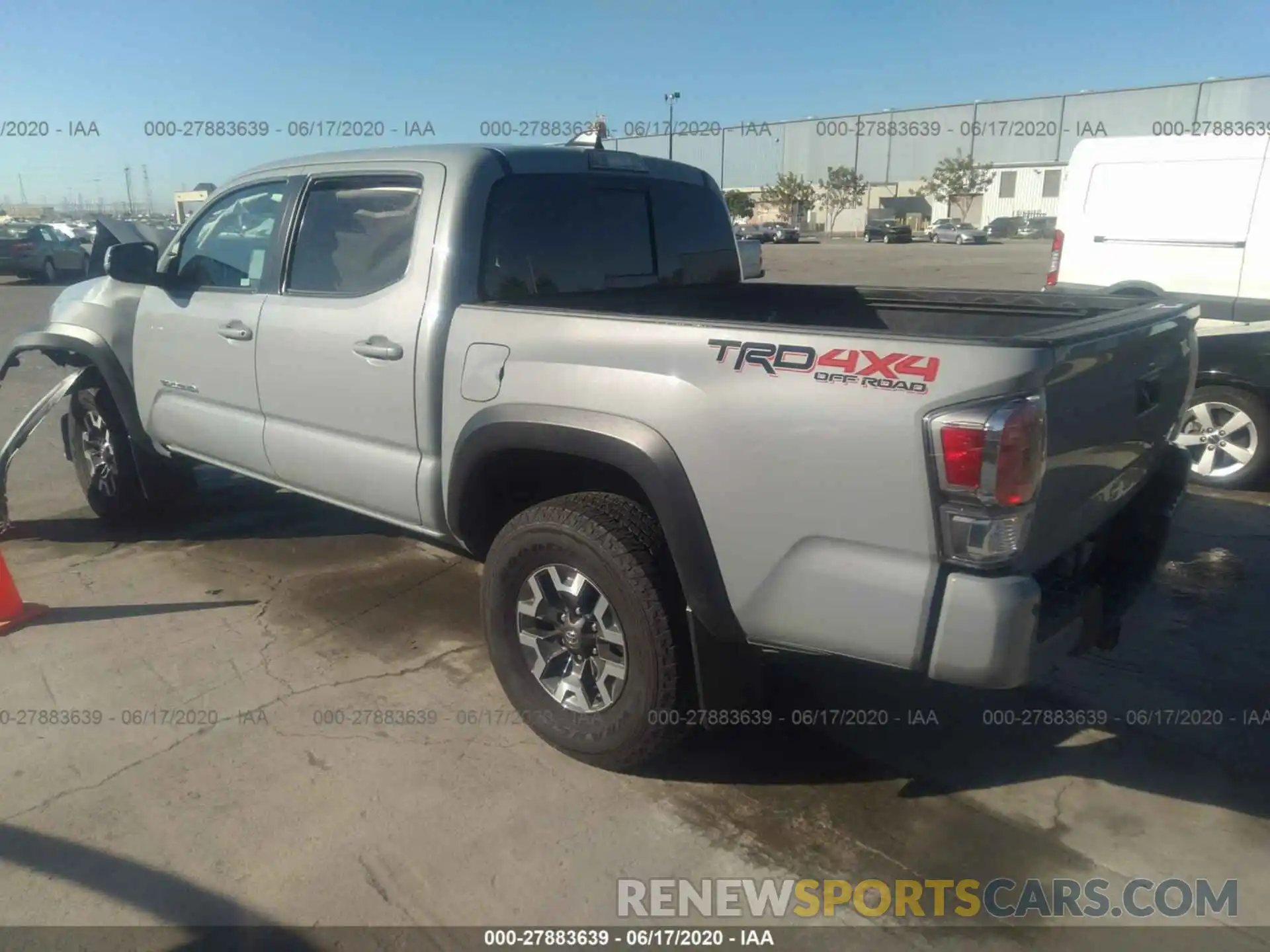 3 Фотография поврежденного автомобиля 3TMCZ5AN7LM302056 TOYOTA TACOMA 4WD 2020