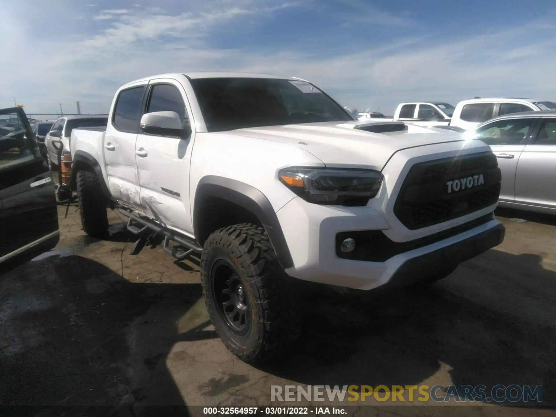 1 Photograph of a damaged car 3TMCZ5AN7LM309332 TOYOTA TACOMA 4WD 2020