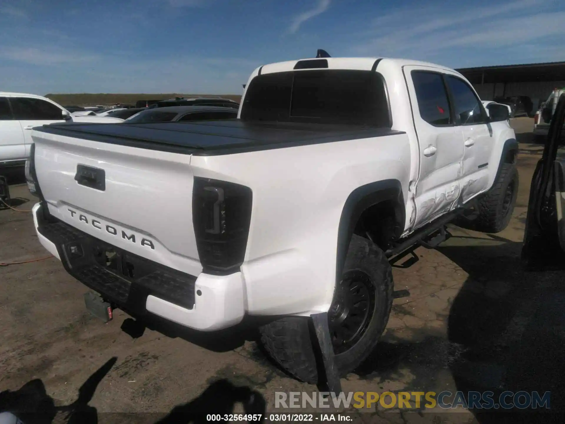 4 Фотография поврежденного автомобиля 3TMCZ5AN7LM309332 TOYOTA TACOMA 4WD 2020