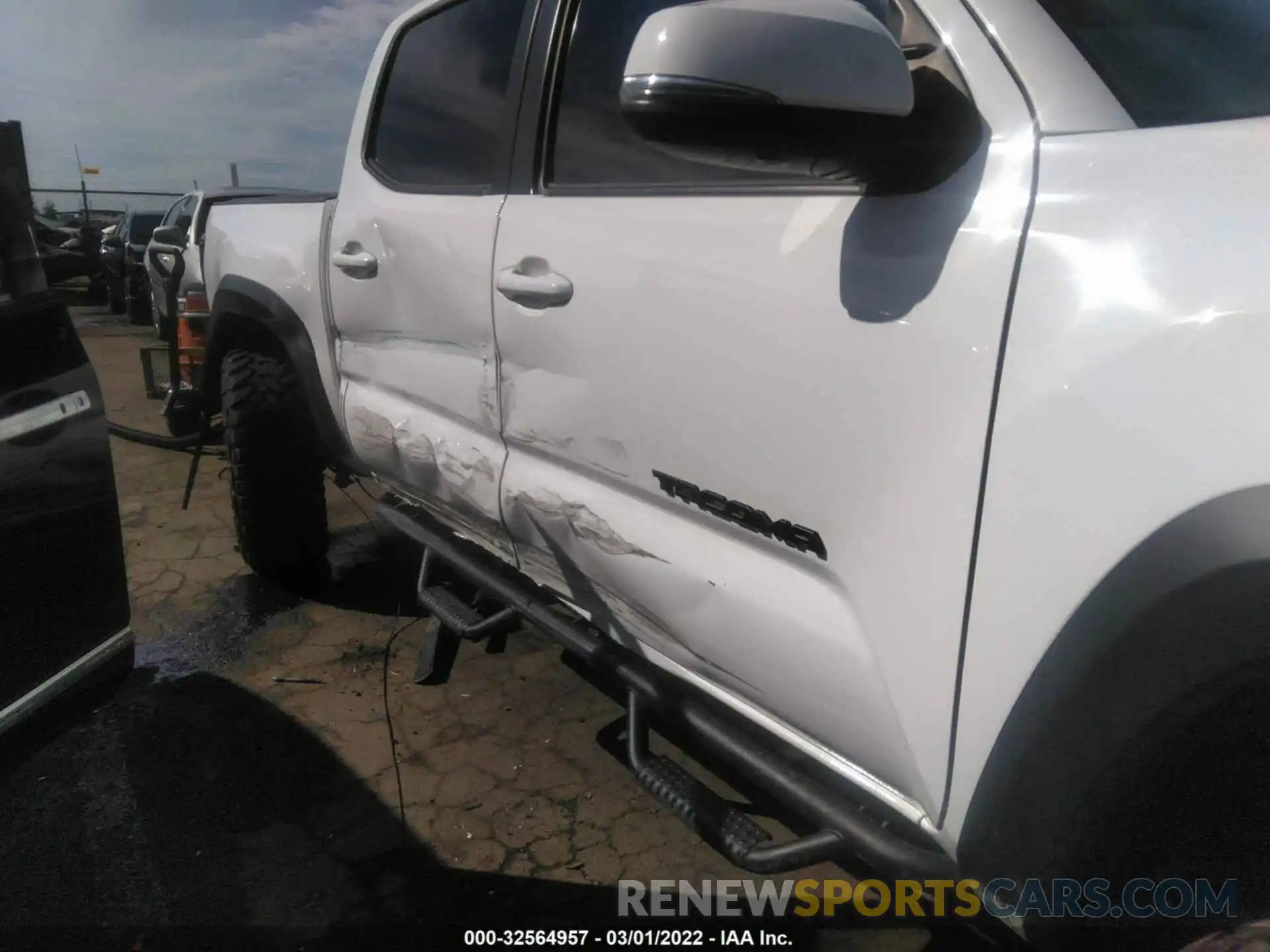 6 Photograph of a damaged car 3TMCZ5AN7LM309332 TOYOTA TACOMA 4WD 2020