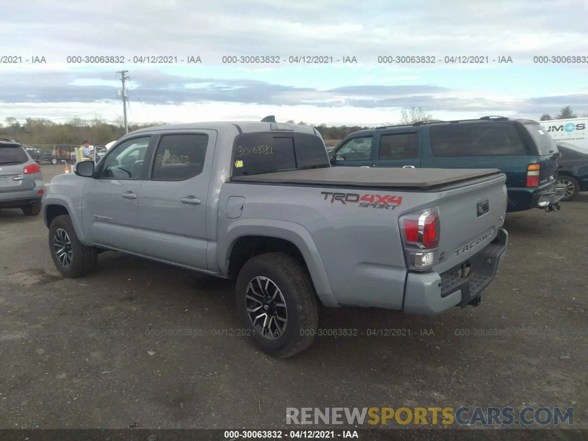 3 Photograph of a damaged car 3TMCZ5AN7LM311694 TOYOTA TACOMA 4WD 2020