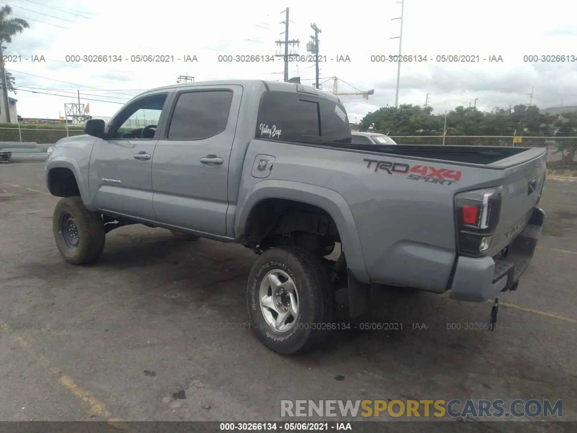 3 Photograph of a damaged car 3TMCZ5AN7LM311968 TOYOTA TACOMA 4WD 2020