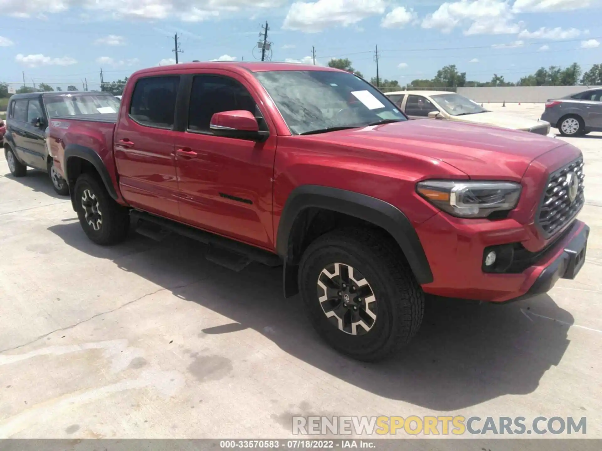 1 Photograph of a damaged car 3TMCZ5AN7LM313056 TOYOTA TACOMA 4WD 2020