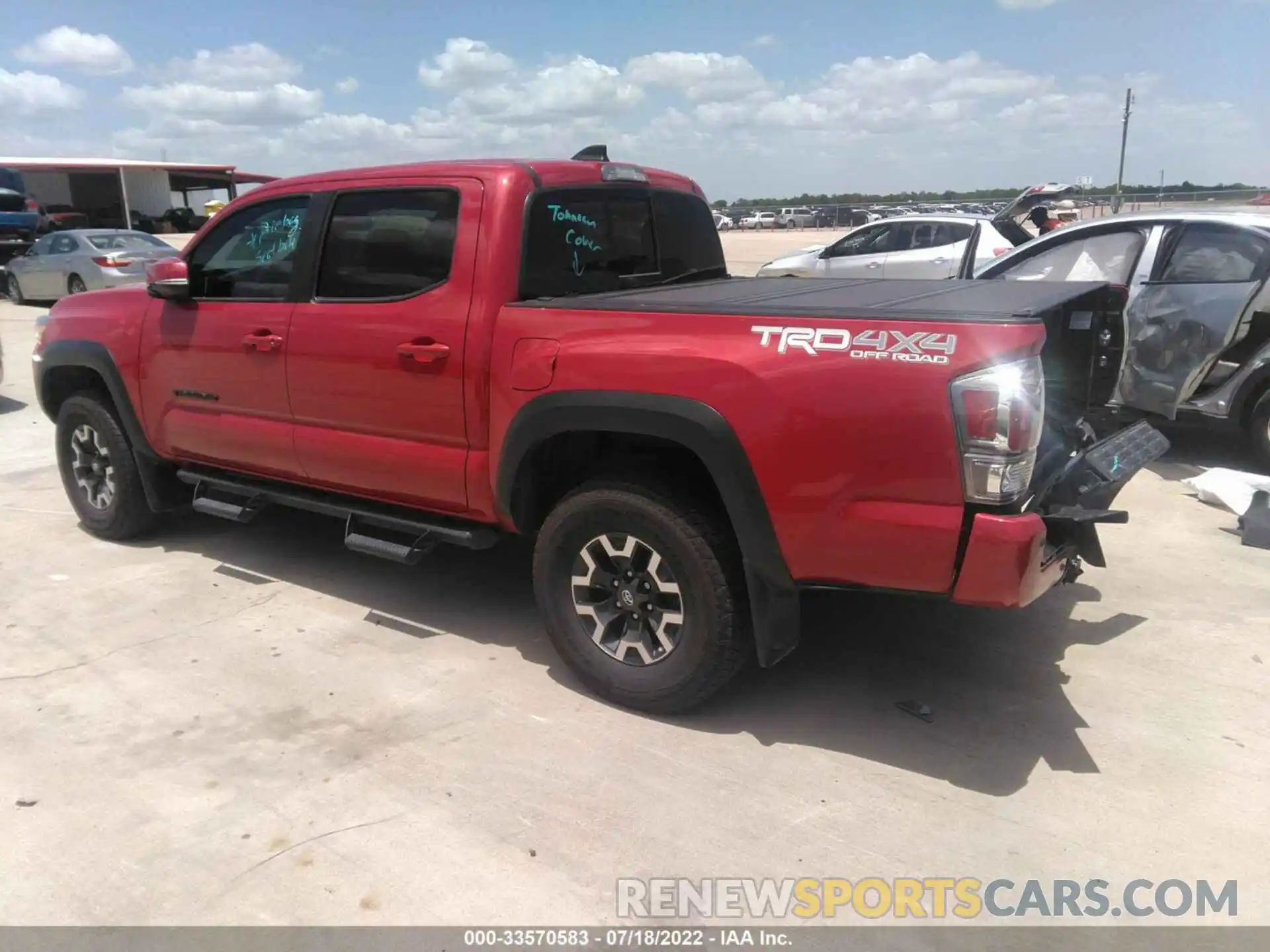 3 Фотография поврежденного автомобиля 3TMCZ5AN7LM313056 TOYOTA TACOMA 4WD 2020