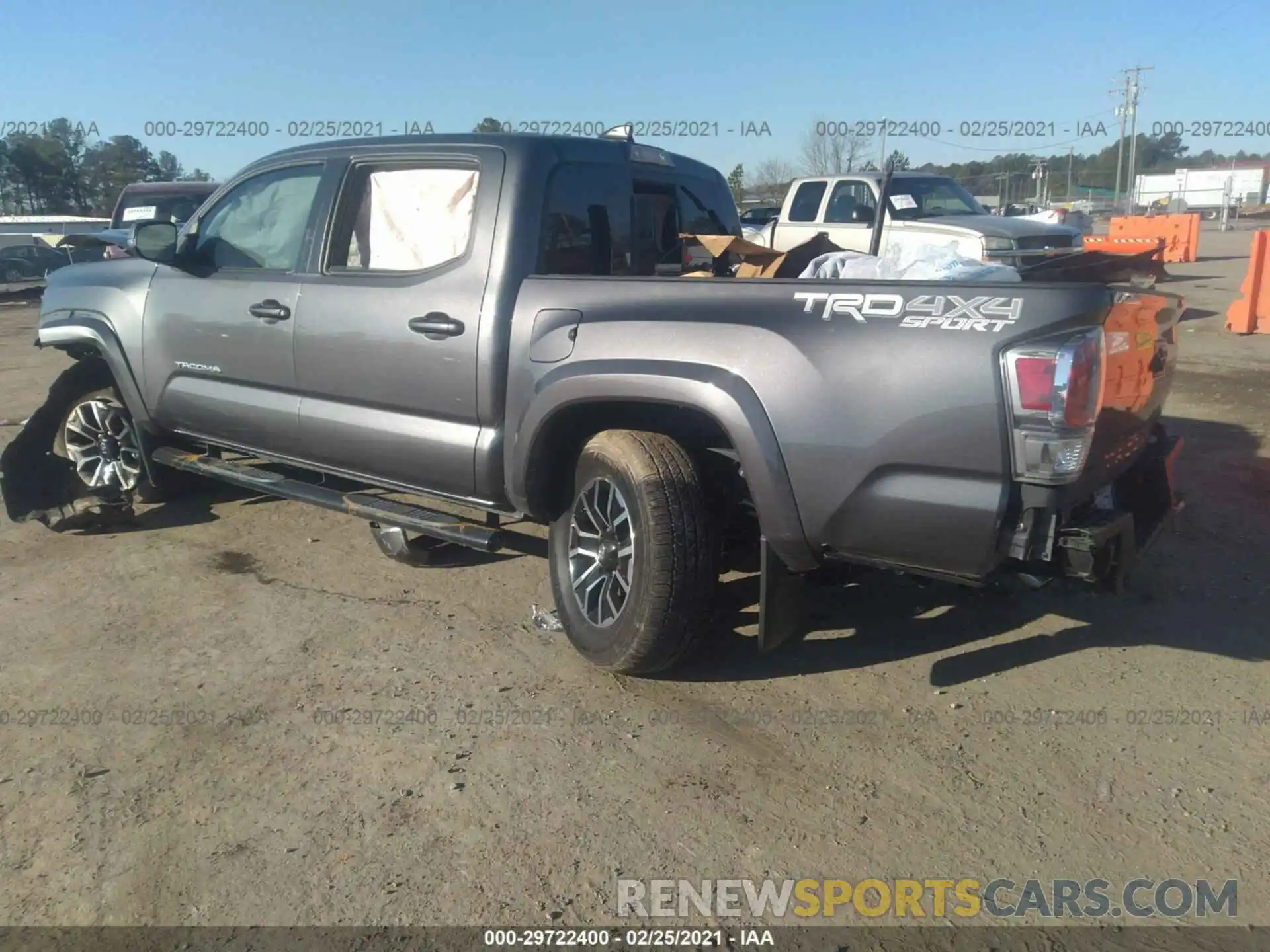 3 Photograph of a damaged car 3TMCZ5AN7LM313915 TOYOTA TACOMA 4WD 2020