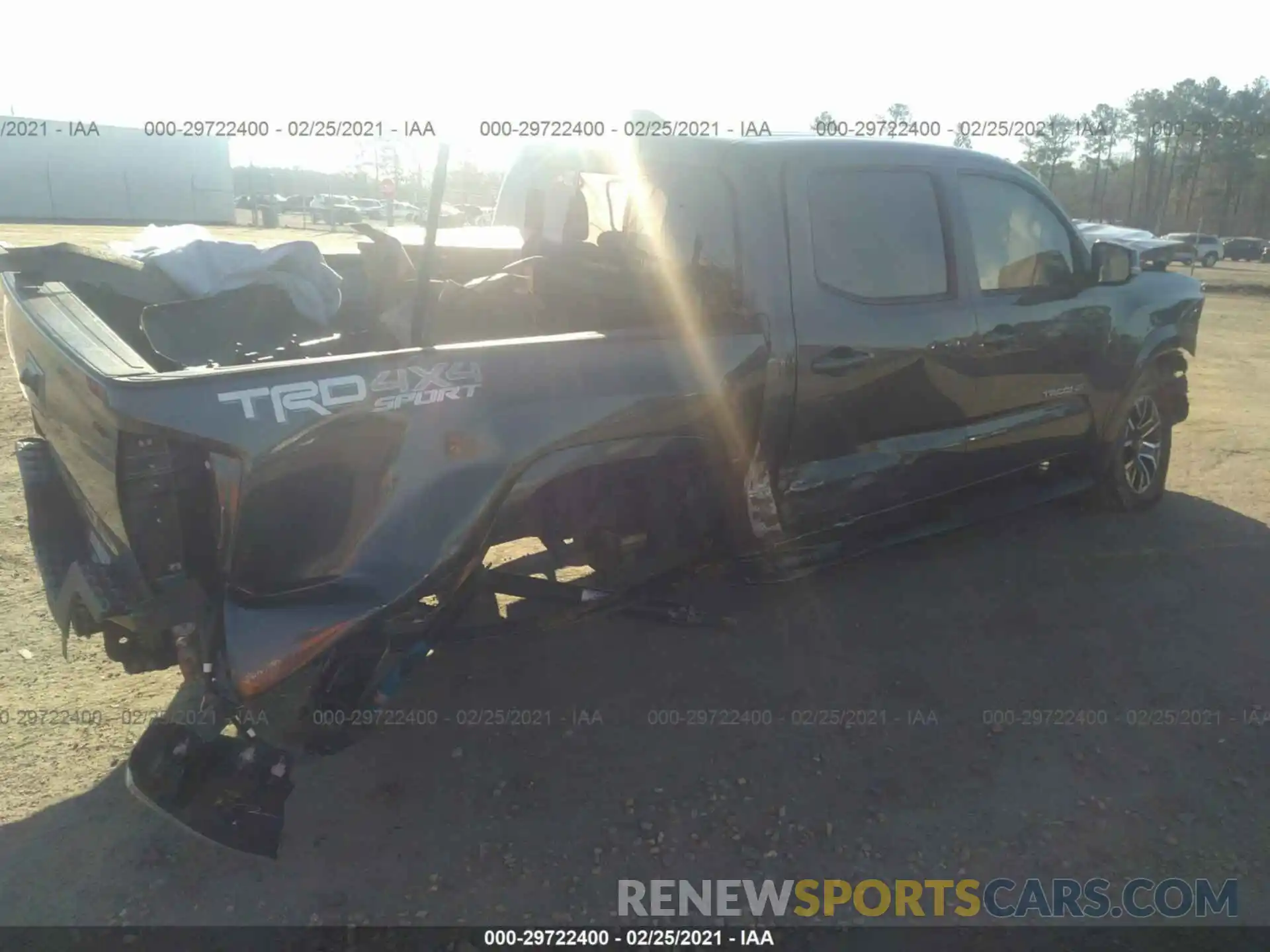 4 Photograph of a damaged car 3TMCZ5AN7LM313915 TOYOTA TACOMA 4WD 2020