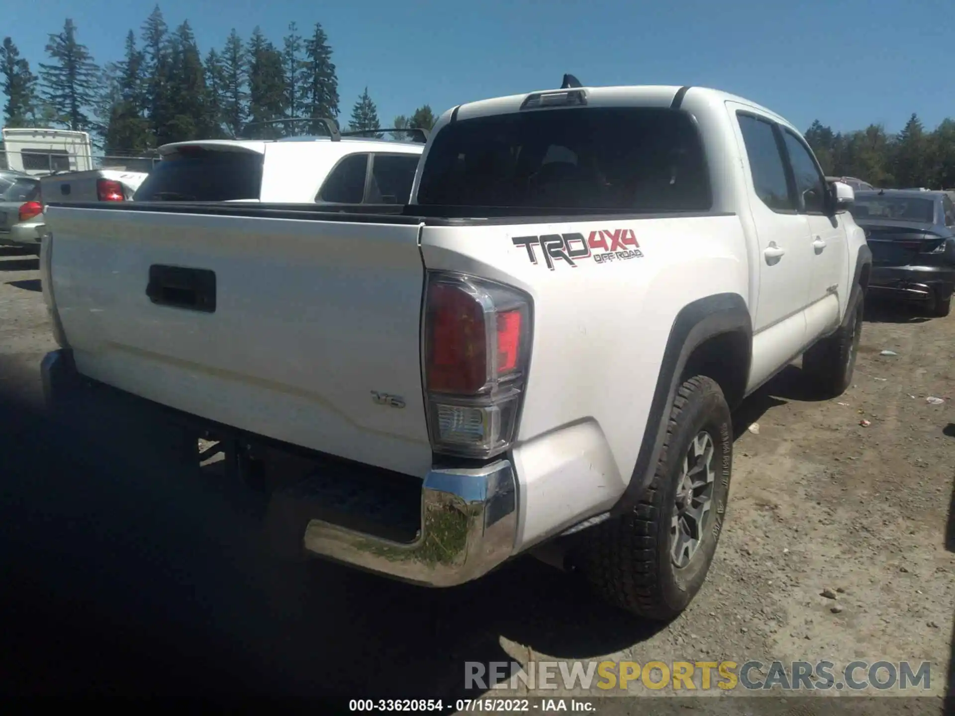 4 Photograph of a damaged car 3TMCZ5AN7LM316765 TOYOTA TACOMA 4WD 2020