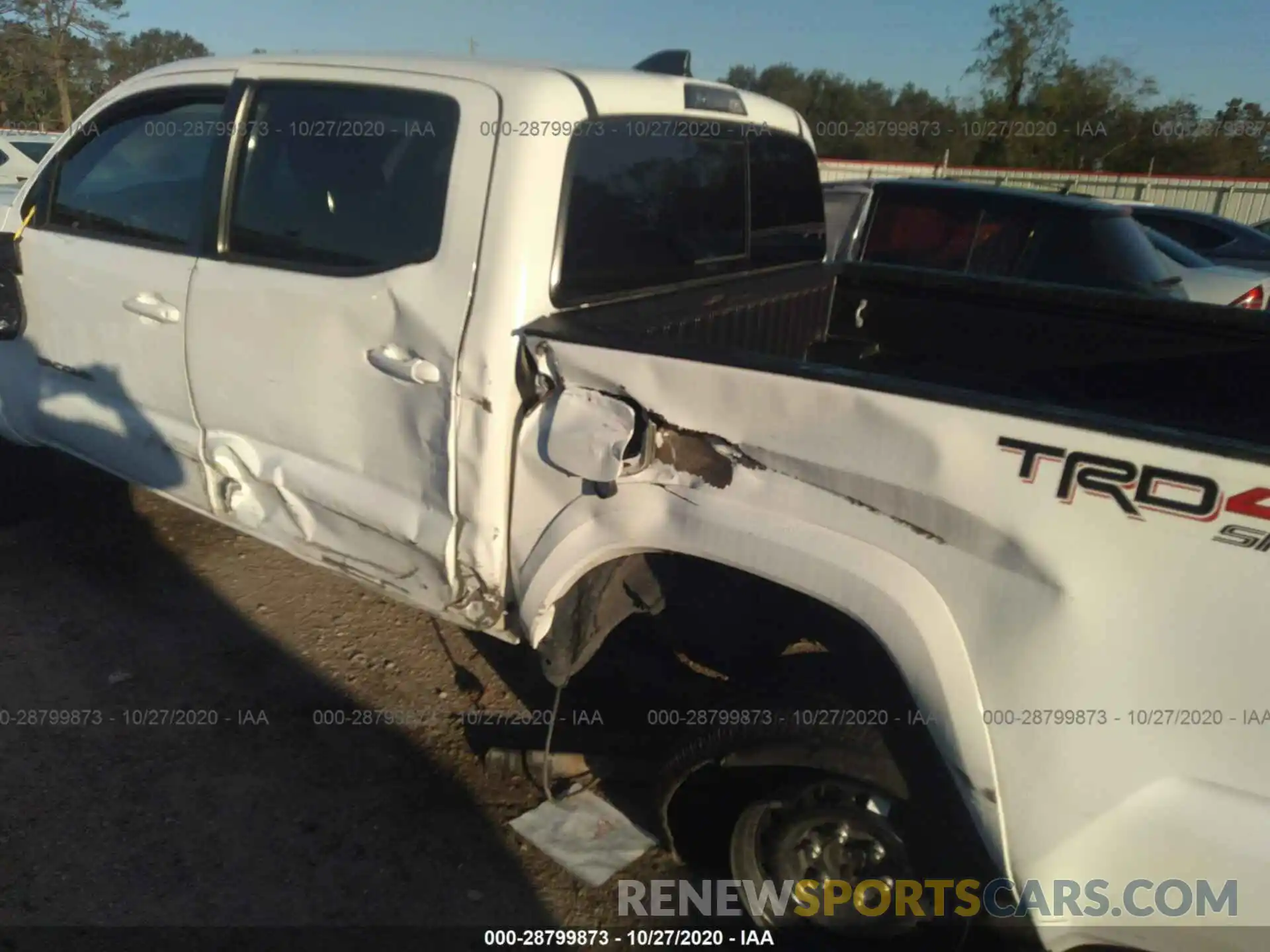 6 Photograph of a damaged car 3TMCZ5AN7LM320394 TOYOTA TACOMA 4WD 2020