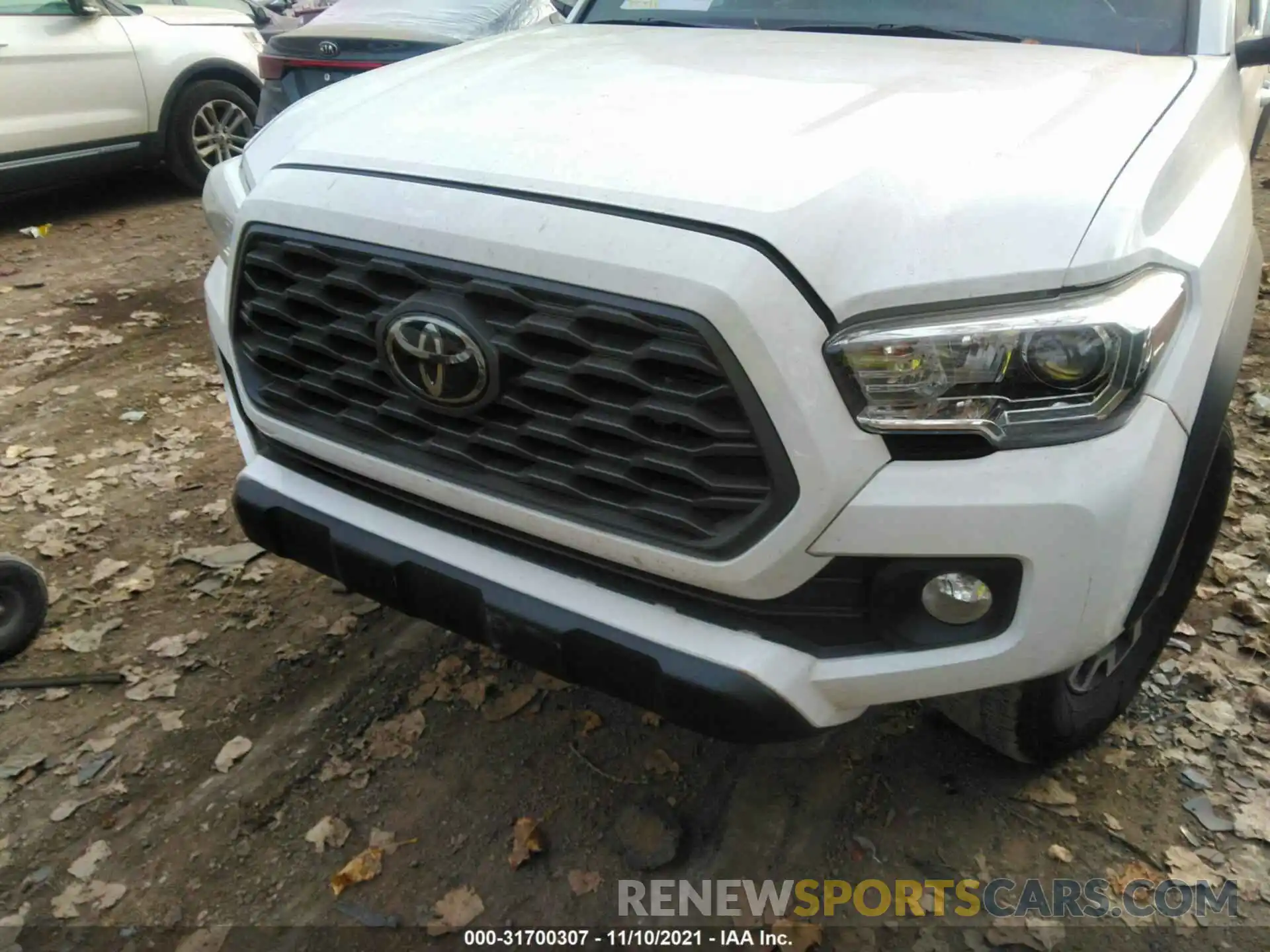 6 Photograph of a damaged car 3TMCZ5AN7LM320525 TOYOTA TACOMA 4WD 2020