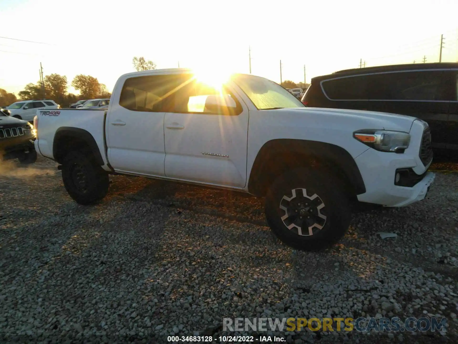 1 Photograph of a damaged car 3TMCZ5AN7LM323067 TOYOTA TACOMA 4WD 2020