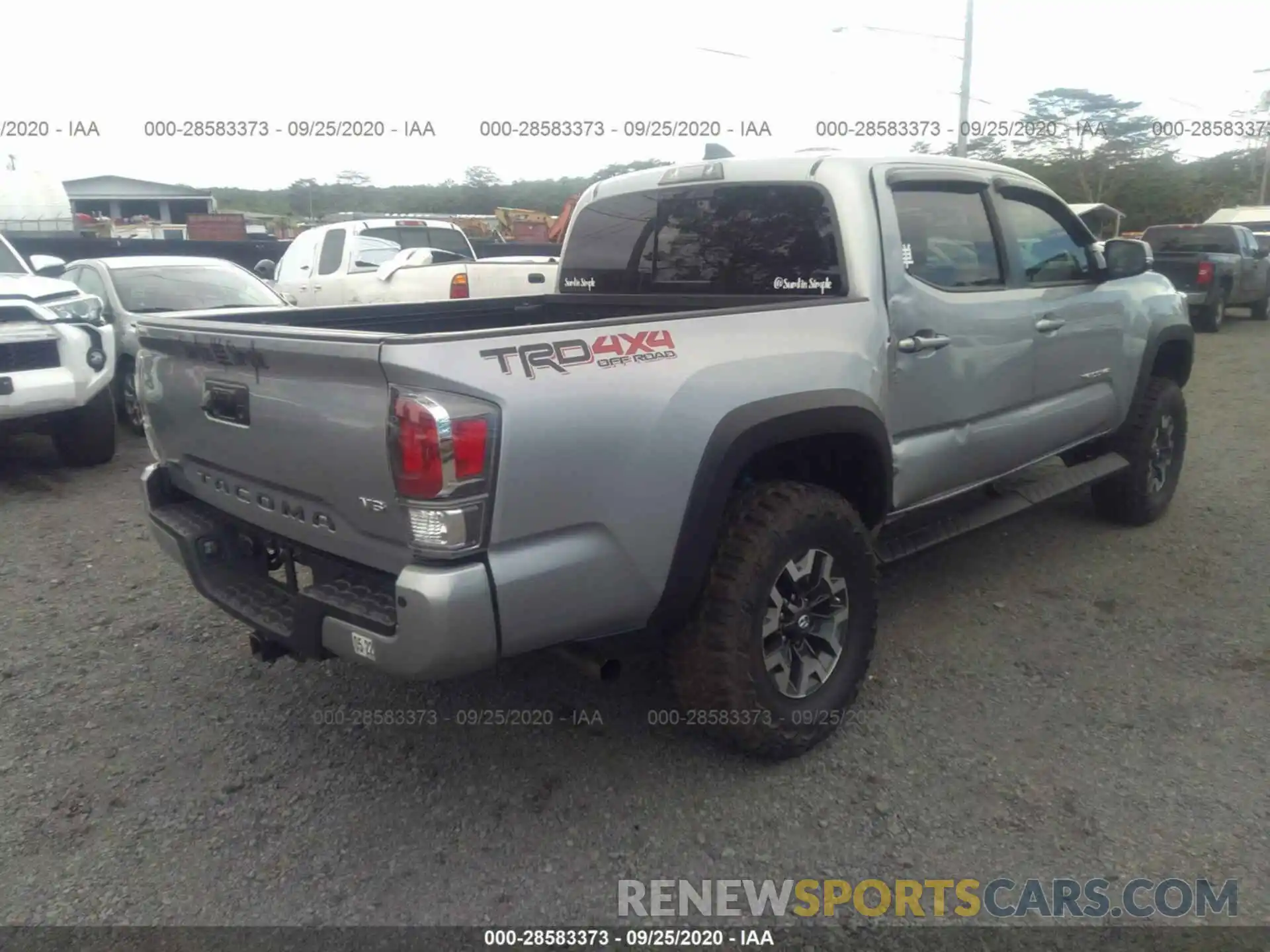 4 Фотография поврежденного автомобиля 3TMCZ5AN7LM324316 TOYOTA TACOMA 4WD 2020