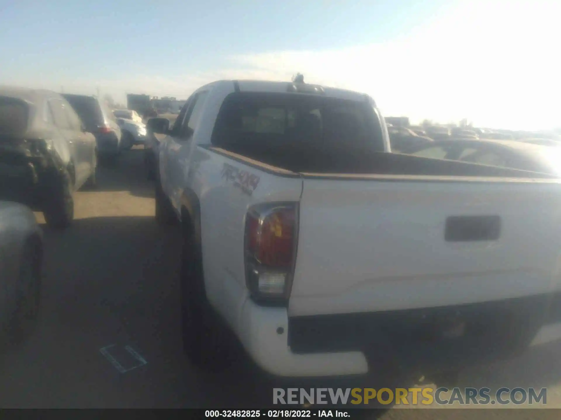 3 Photograph of a damaged car 3TMCZ5AN7LM328771 TOYOTA TACOMA 4WD 2020