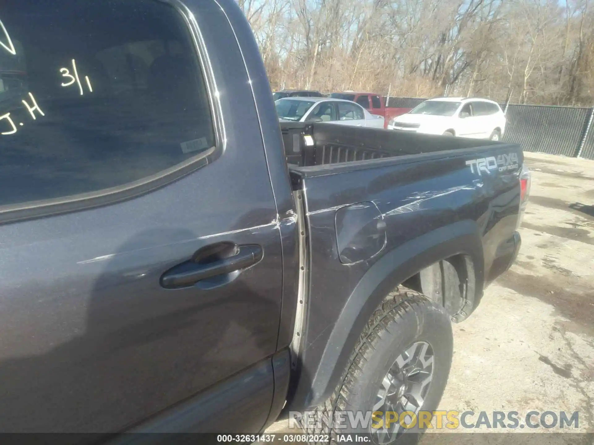 6 Photograph of a damaged car 3TMCZ5AN7LM329337 TOYOTA TACOMA 4WD 2020