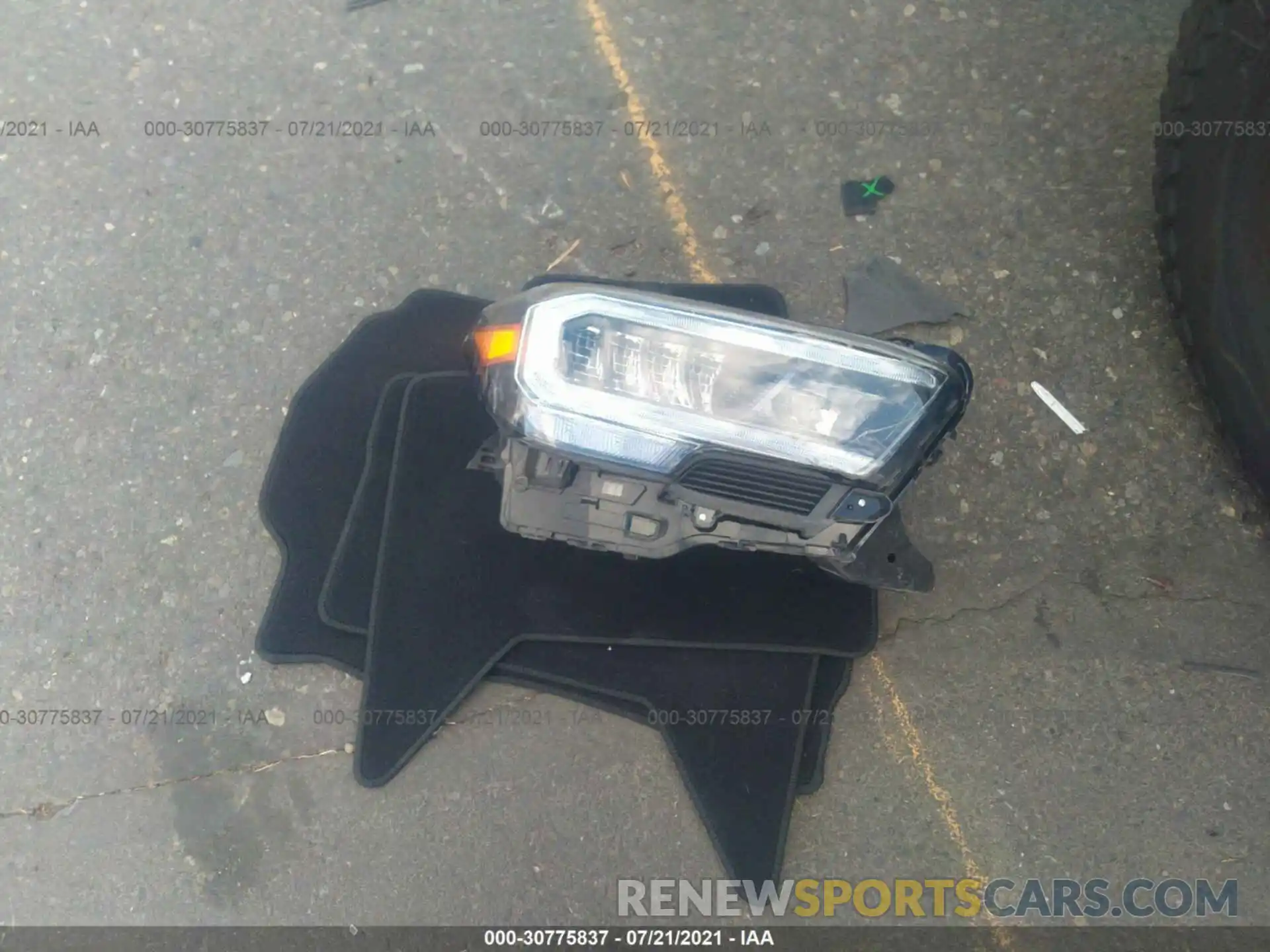 12 Photograph of a damaged car 3TMCZ5AN7LM331203 TOYOTA TACOMA 4WD 2020