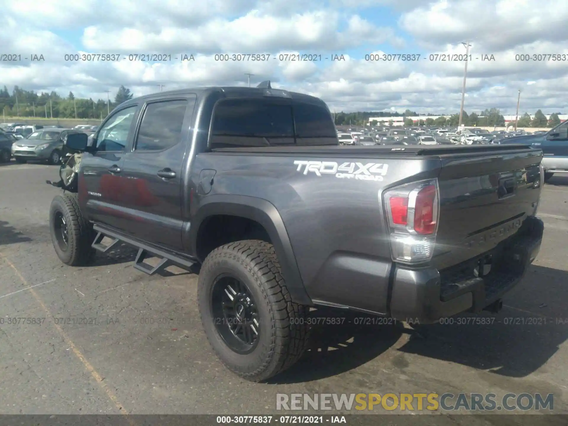 3 Photograph of a damaged car 3TMCZ5AN7LM331203 TOYOTA TACOMA 4WD 2020