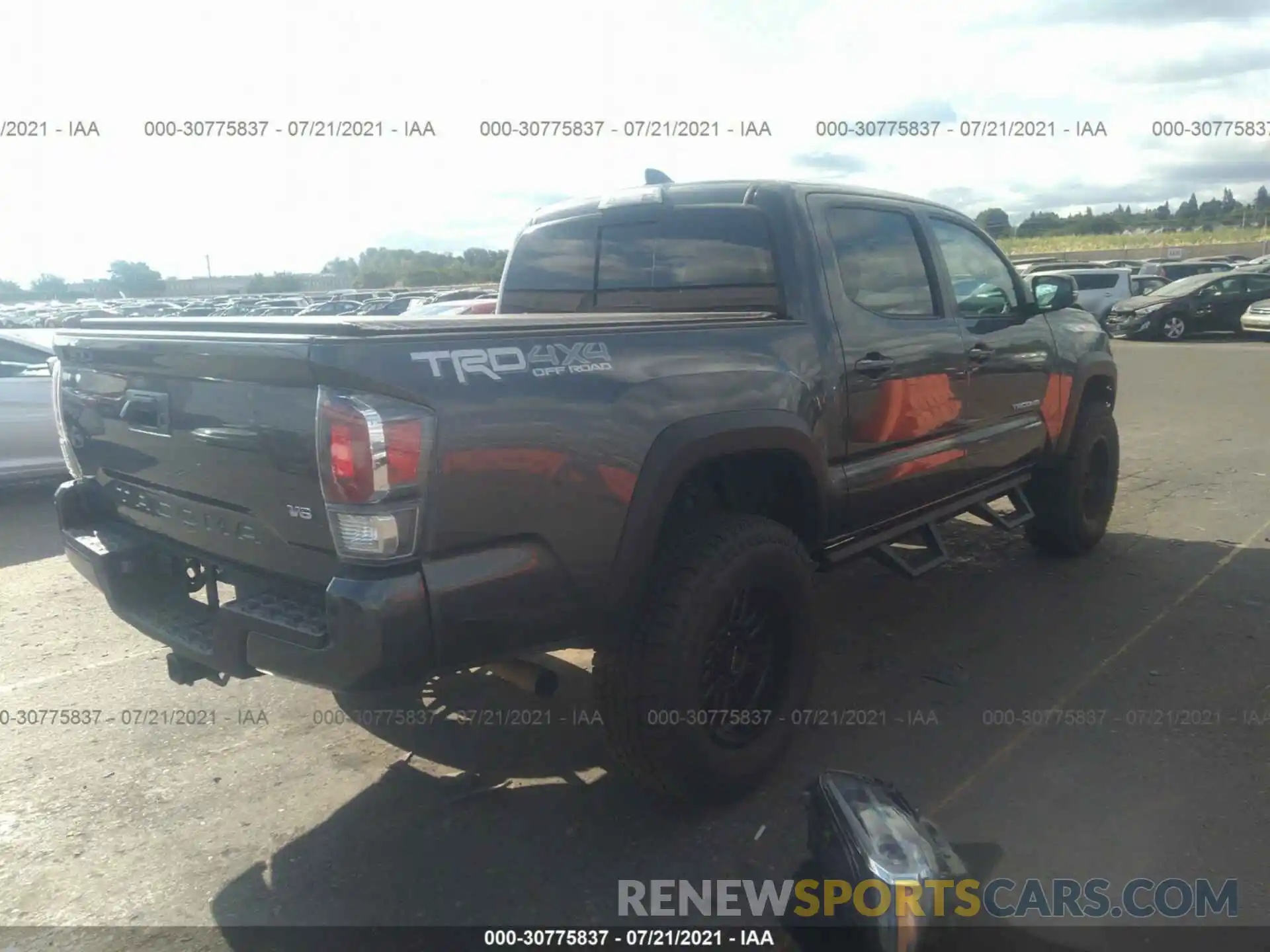 4 Photograph of a damaged car 3TMCZ5AN7LM331203 TOYOTA TACOMA 4WD 2020