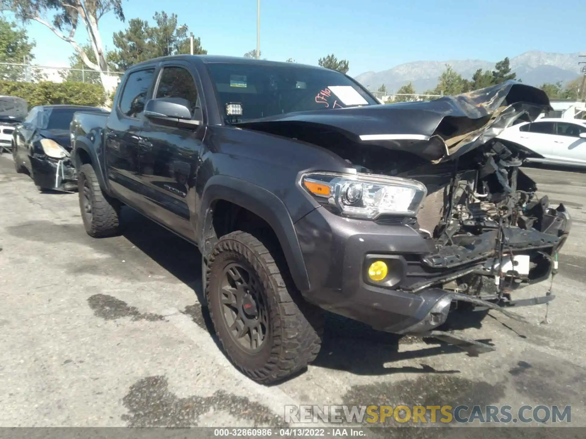 1 Photograph of a damaged car 3TMCZ5AN7LM335316 TOYOTA TACOMA 4WD 2020