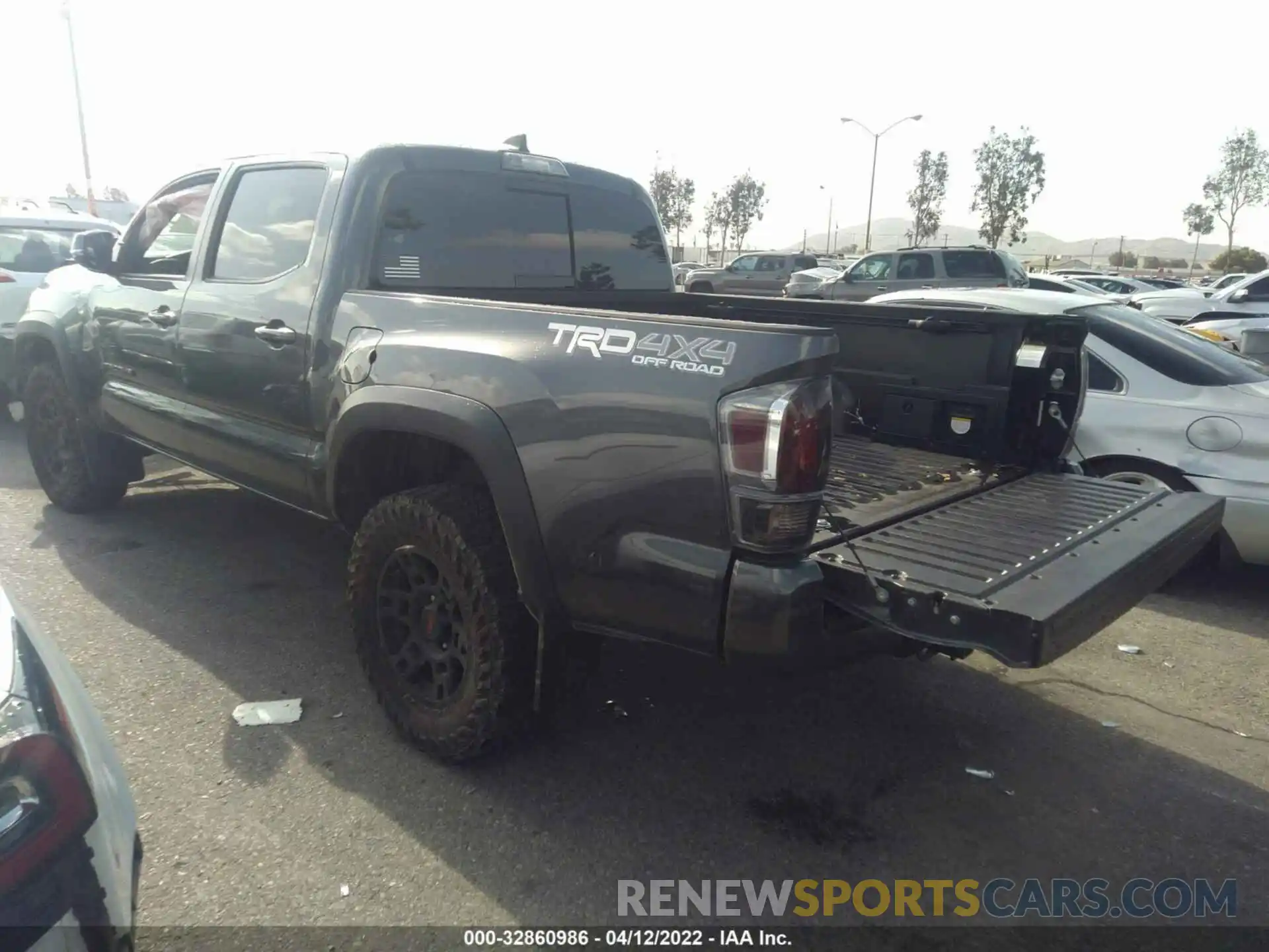 3 Photograph of a damaged car 3TMCZ5AN7LM335316 TOYOTA TACOMA 4WD 2020