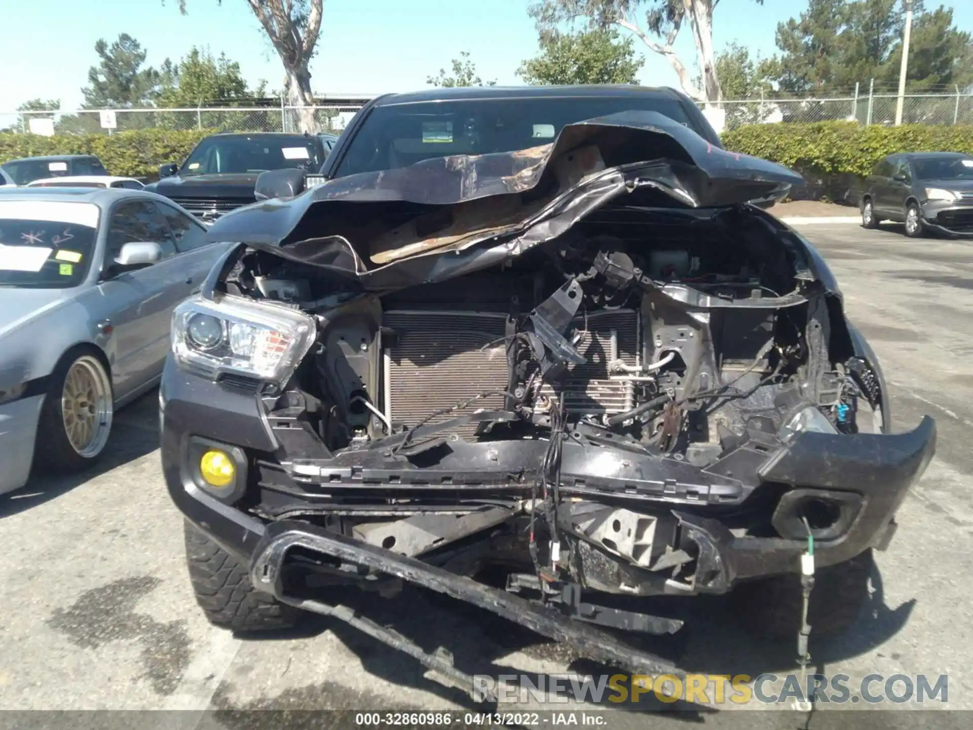 6 Photograph of a damaged car 3TMCZ5AN7LM335316 TOYOTA TACOMA 4WD 2020