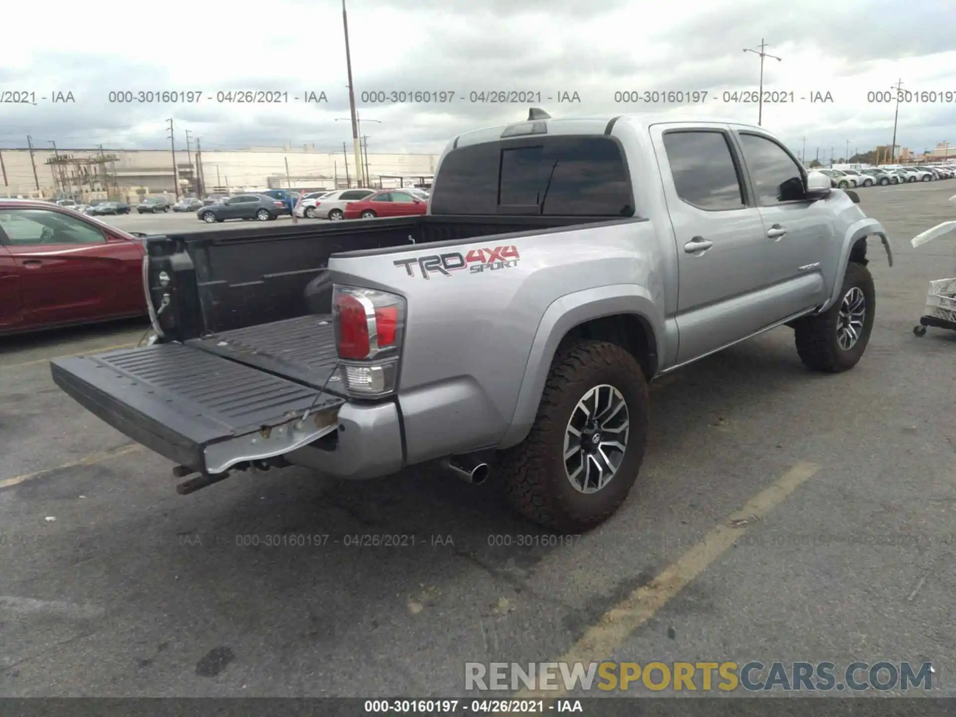 4 Photograph of a damaged car 3TMCZ5AN7LM352309 TOYOTA TACOMA 4WD 2020