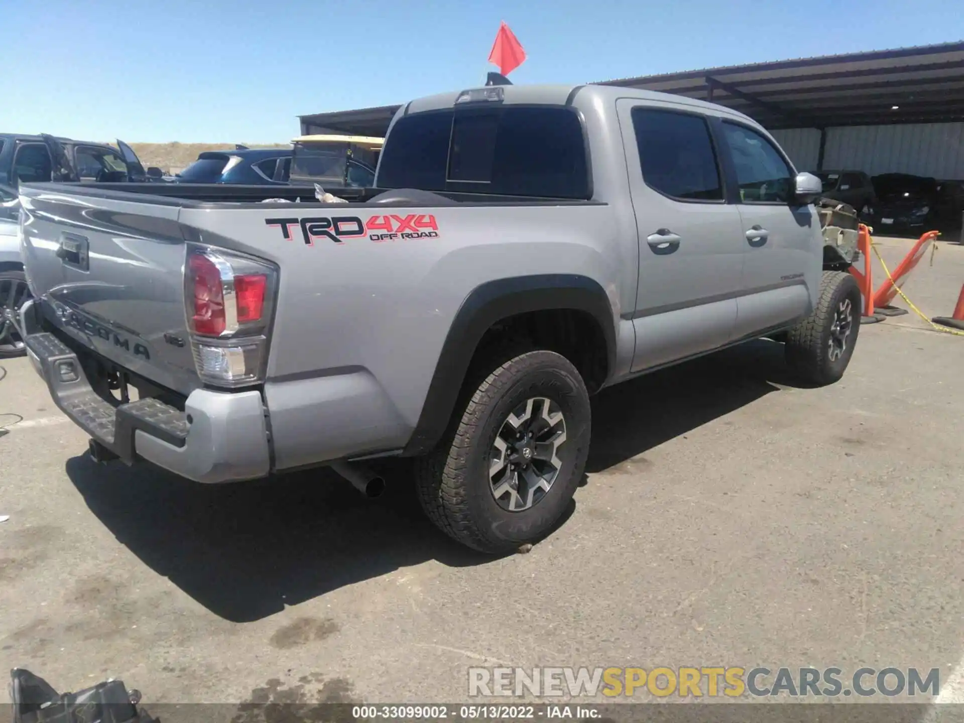 4 Photograph of a damaged car 3TMCZ5AN7LM353864 TOYOTA TACOMA 4WD 2020