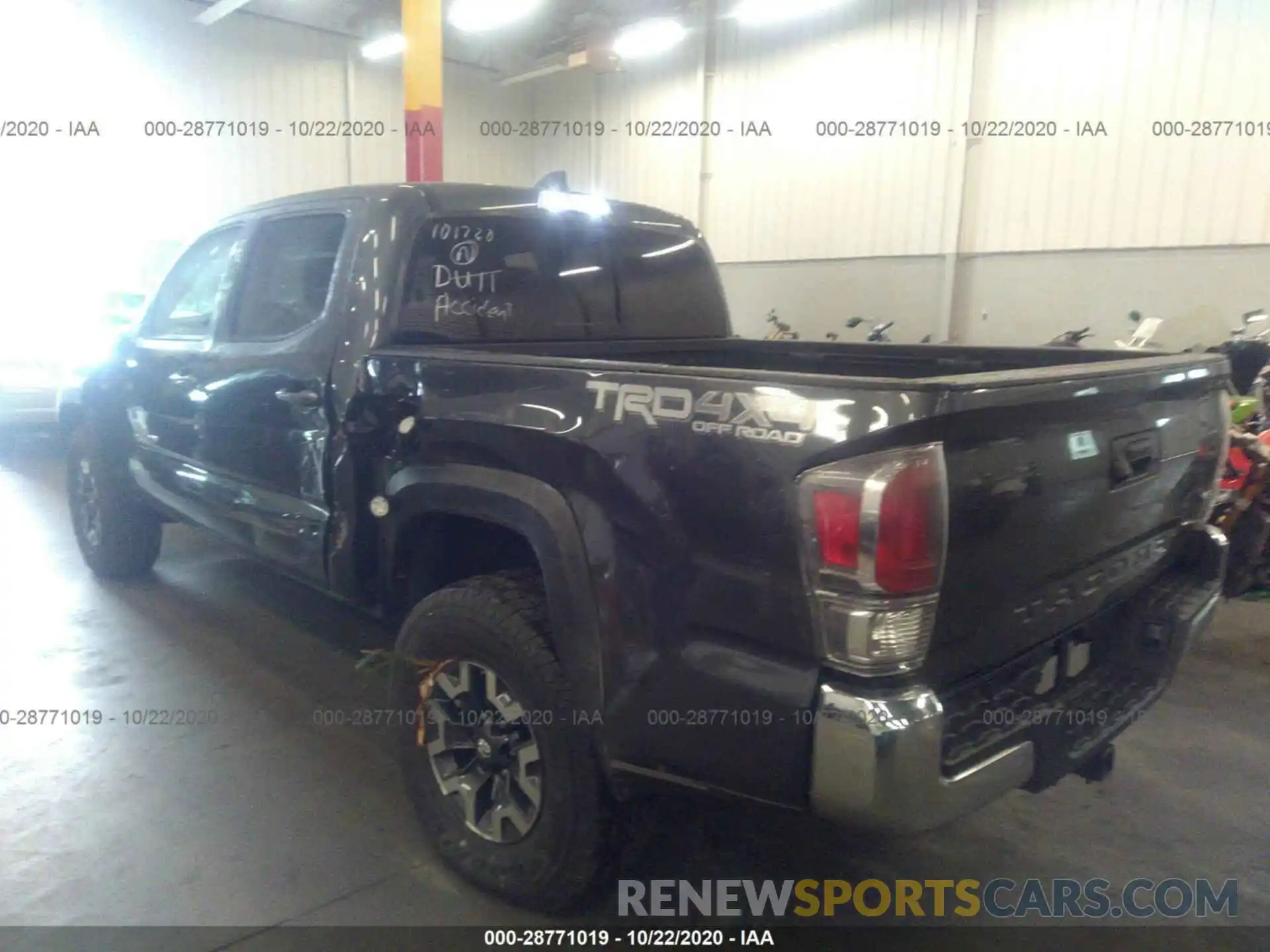 3 Photograph of a damaged car 3TMCZ5AN7LM360023 TOYOTA TACOMA 4WD 2020