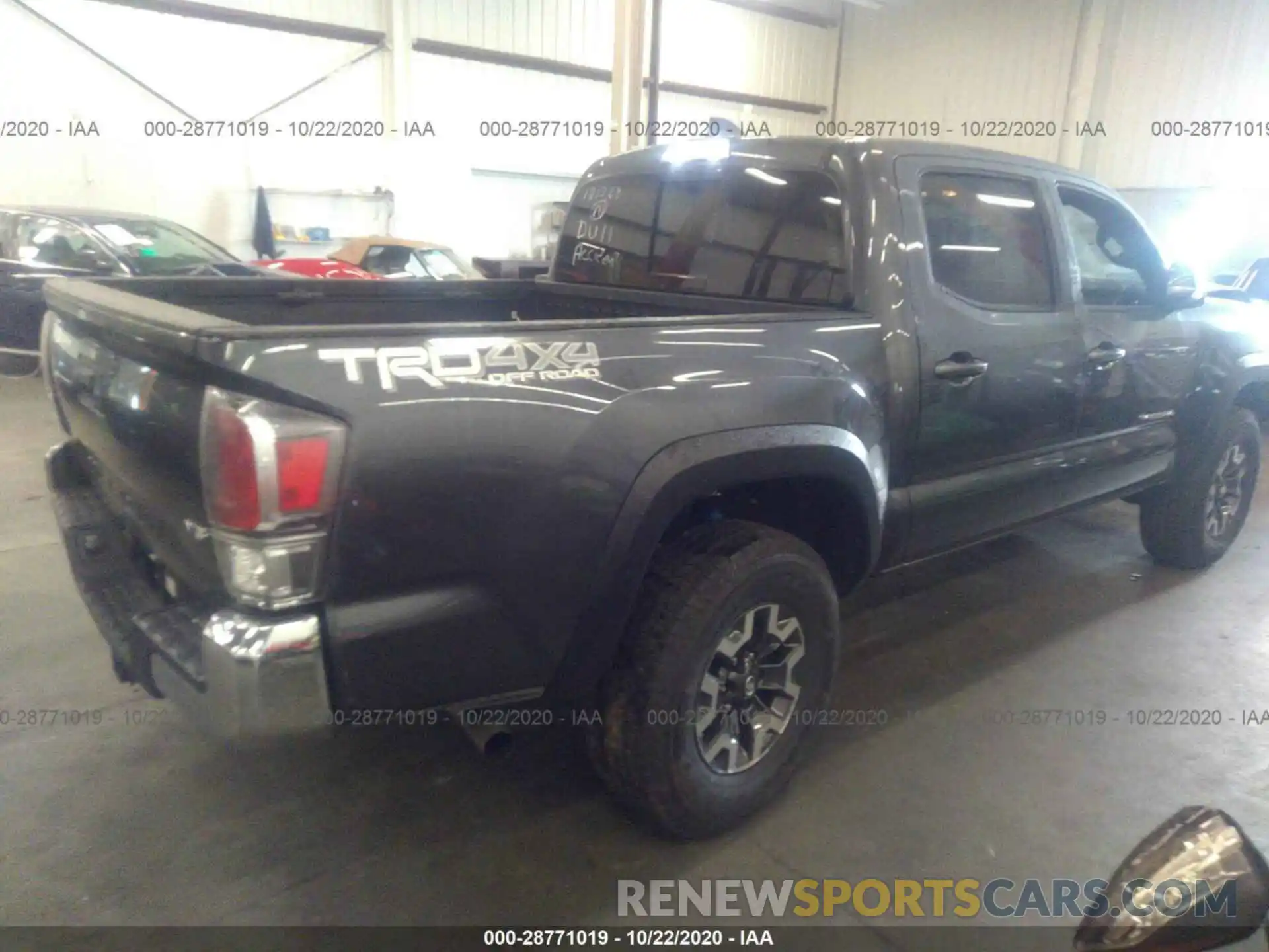 4 Photograph of a damaged car 3TMCZ5AN7LM360023 TOYOTA TACOMA 4WD 2020