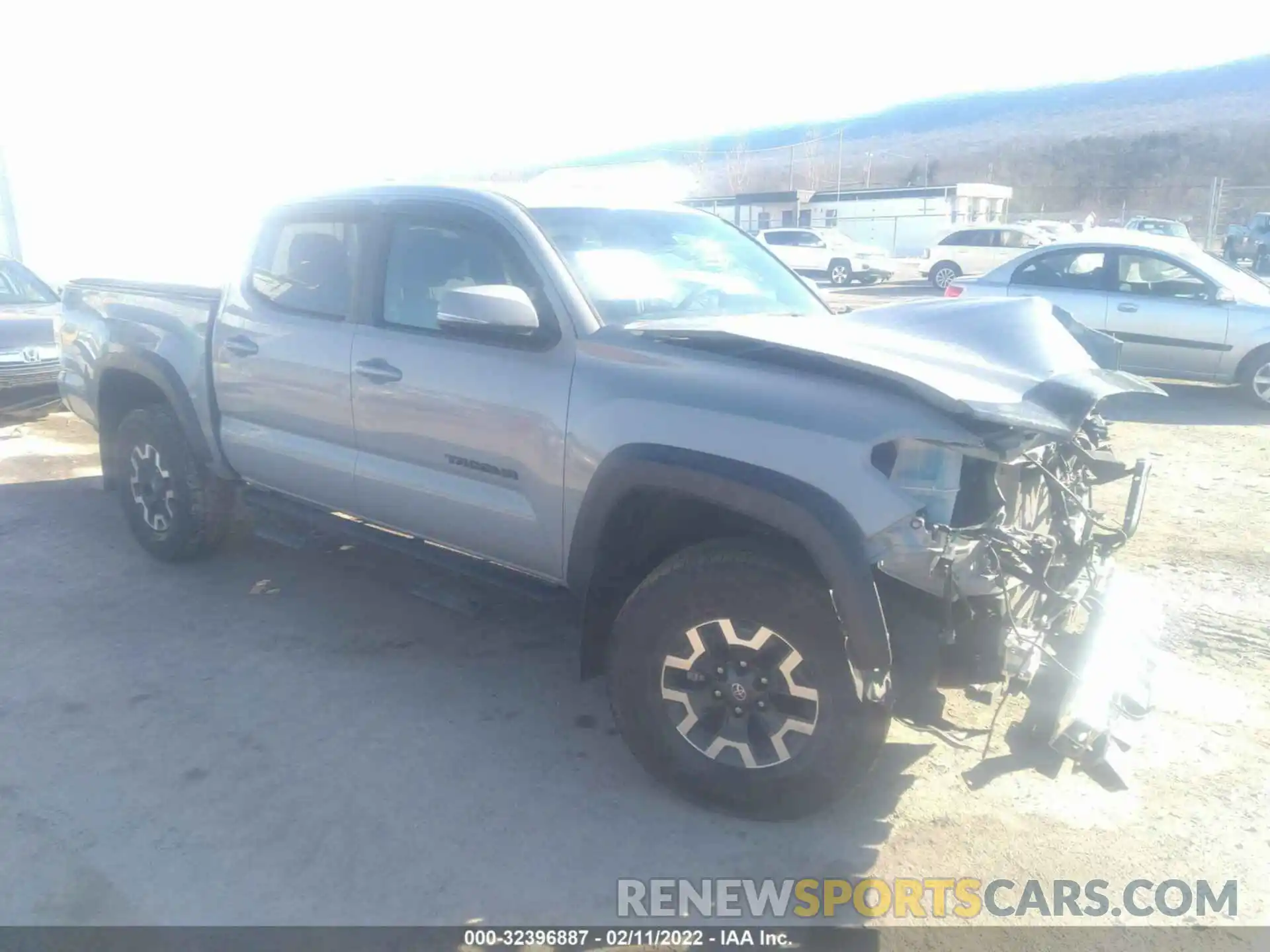 1 Photograph of a damaged car 3TMCZ5AN7LM367117 TOYOTA TACOMA 4WD 2020