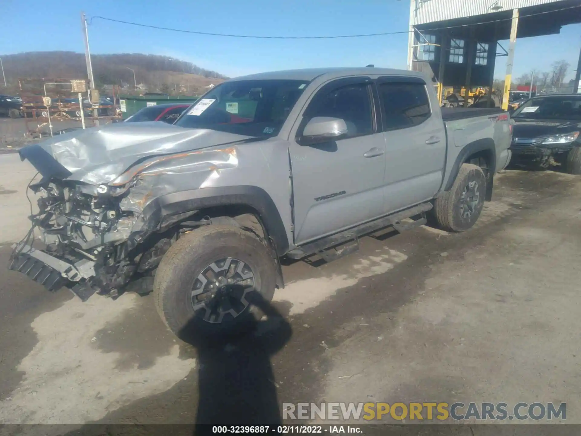 2 Photograph of a damaged car 3TMCZ5AN7LM367117 TOYOTA TACOMA 4WD 2020