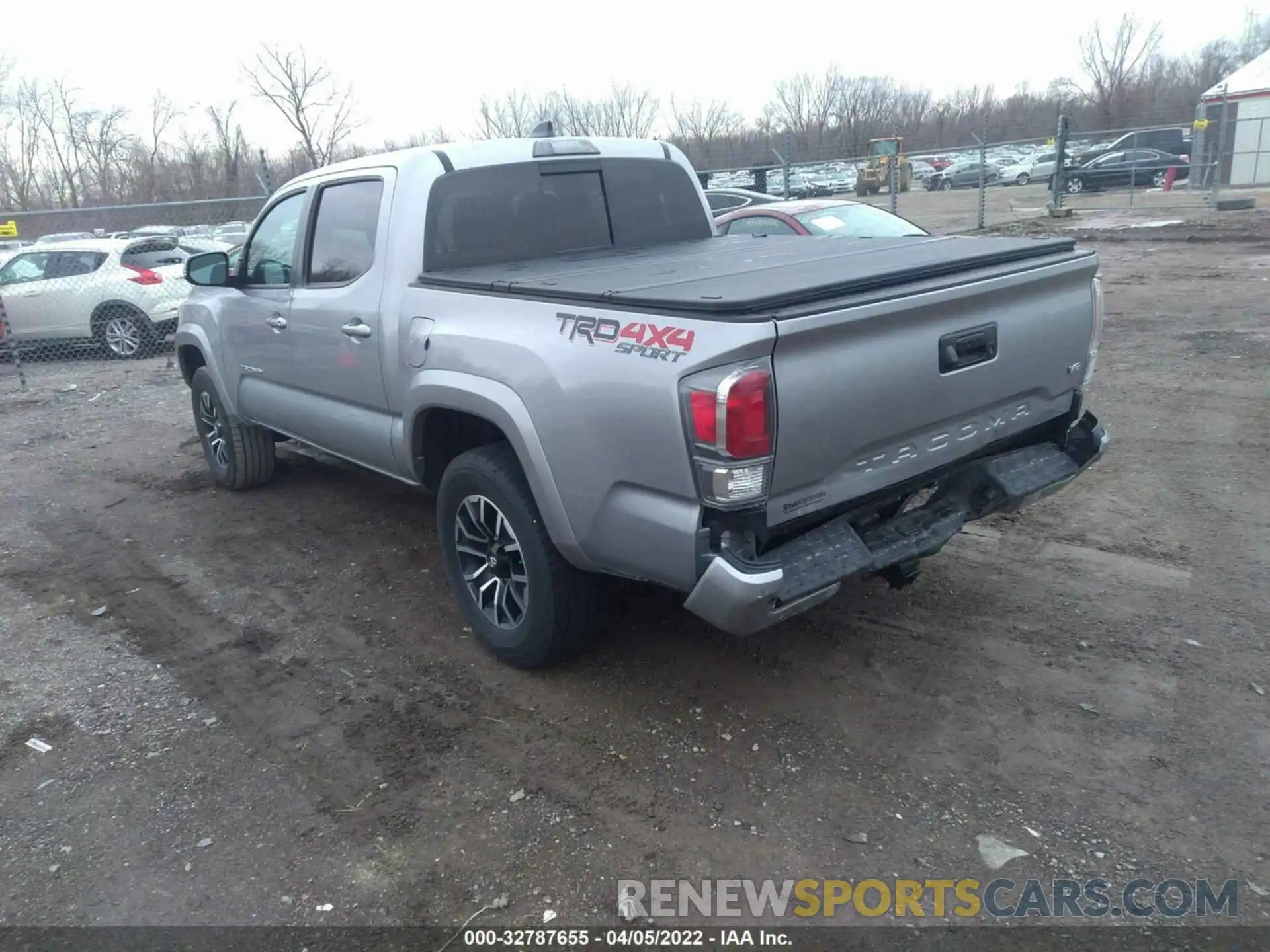 3 Фотография поврежденного автомобиля 3TMCZ5AN8LM295604 TOYOTA TACOMA 4WD 2020