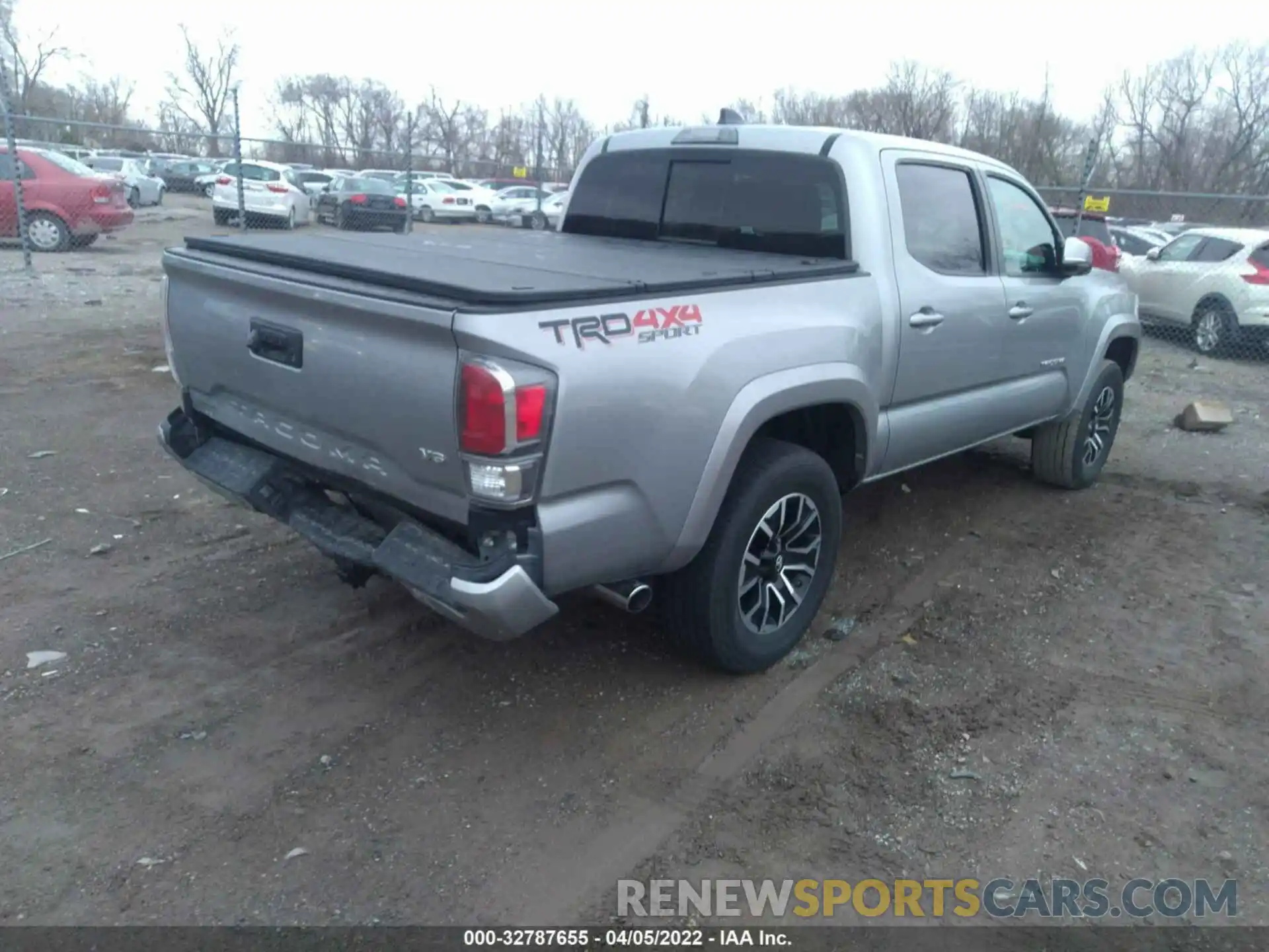 4 Photograph of a damaged car 3TMCZ5AN8LM295604 TOYOTA TACOMA 4WD 2020