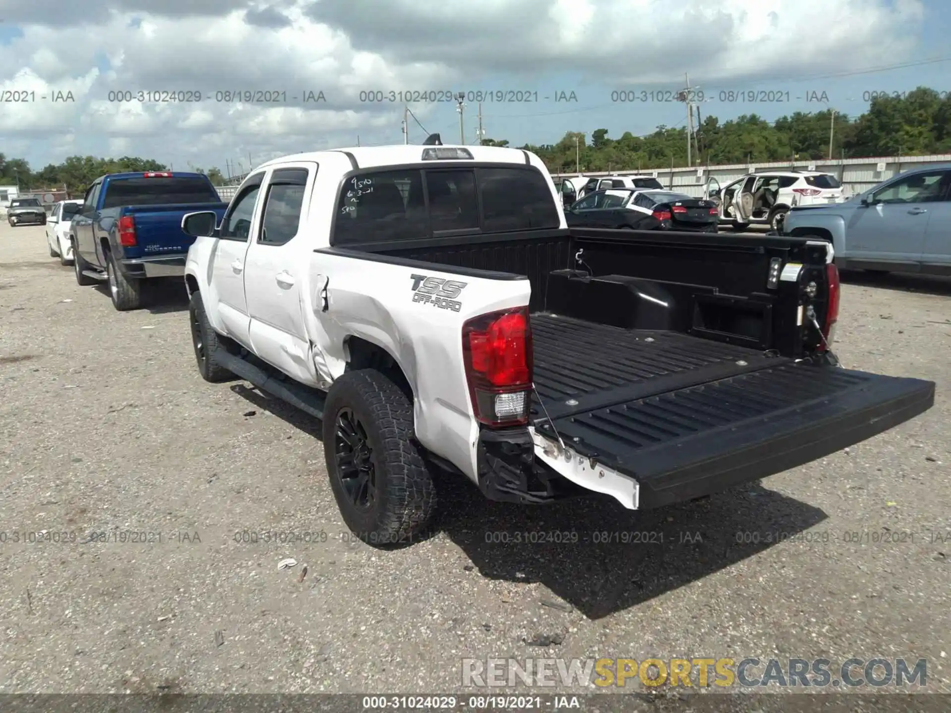 3 Photograph of a damaged car 3TMCZ5AN8LM299510 TOYOTA TACOMA 4WD 2020