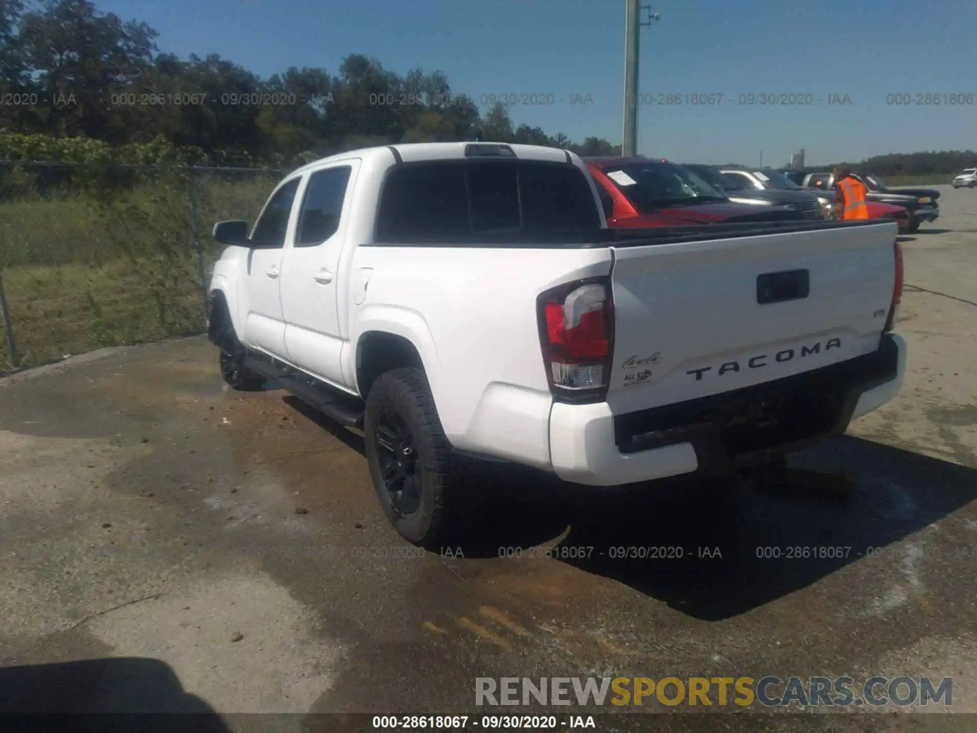 3 Photograph of a damaged car 3TMCZ5AN8LM300722 TOYOTA TACOMA 4WD 2020