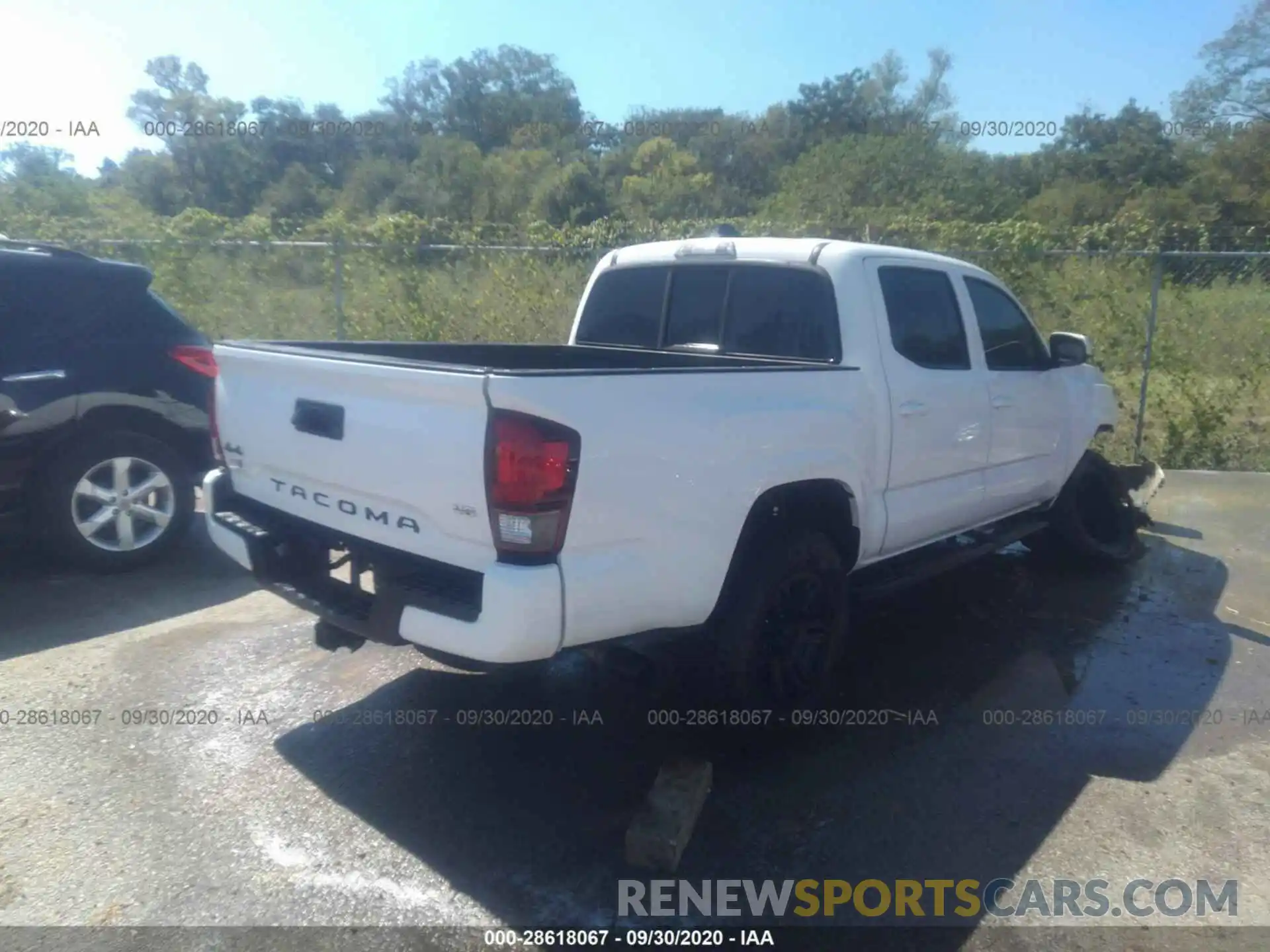 4 Photograph of a damaged car 3TMCZ5AN8LM300722 TOYOTA TACOMA 4WD 2020