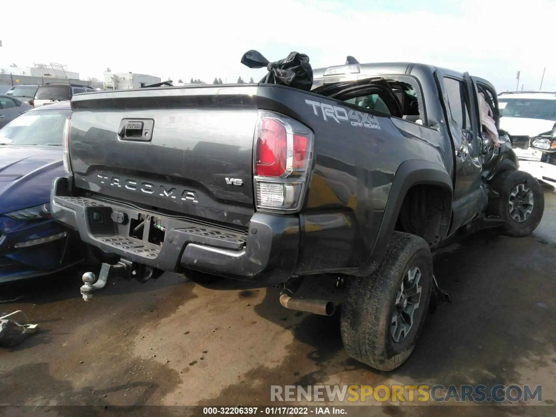 4 Photograph of a damaged car 3TMCZ5AN8LM309971 TOYOTA TACOMA 4WD 2020